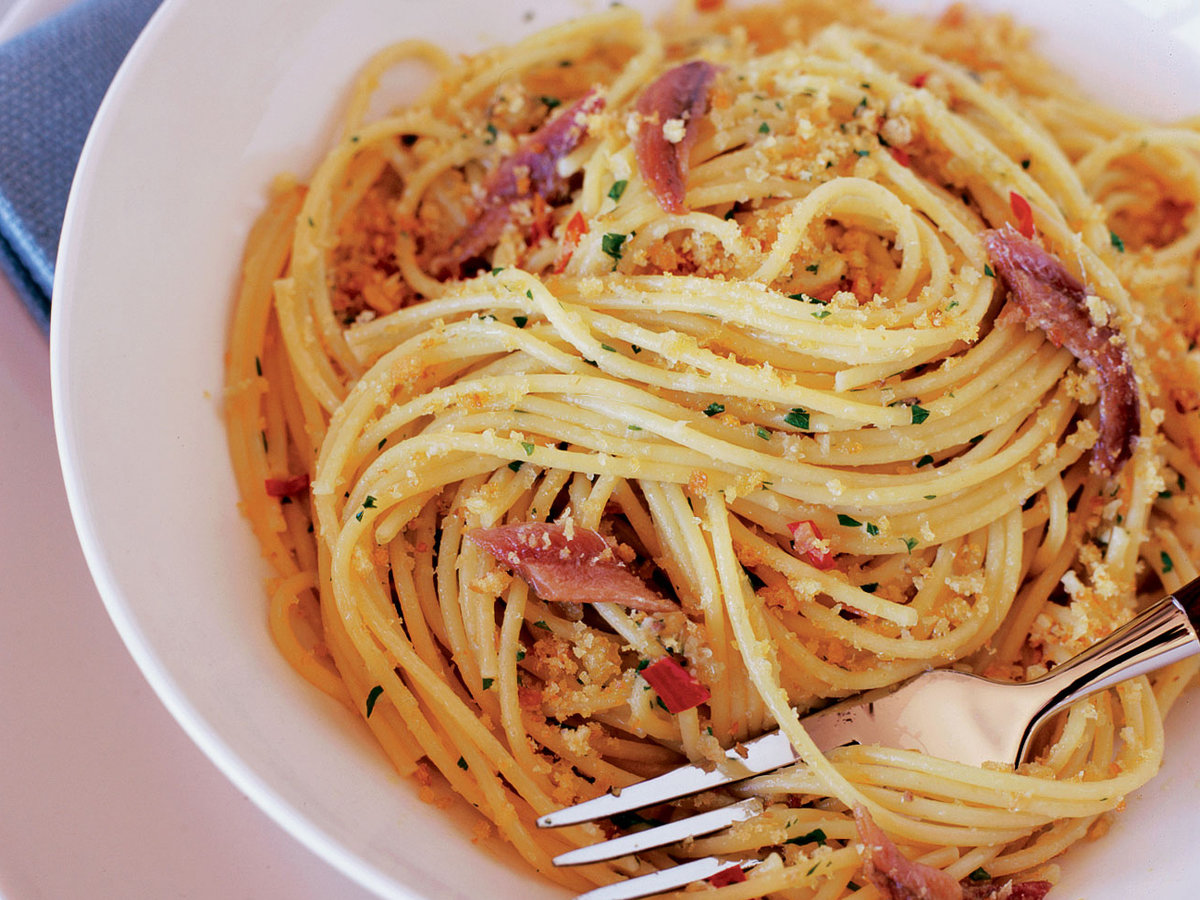 Spaghetti with Anchovies and Bread Crumbs