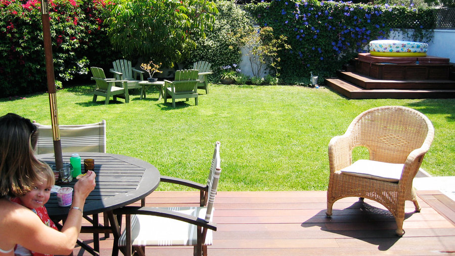 How to Create an All-Family Outdoor Lounge