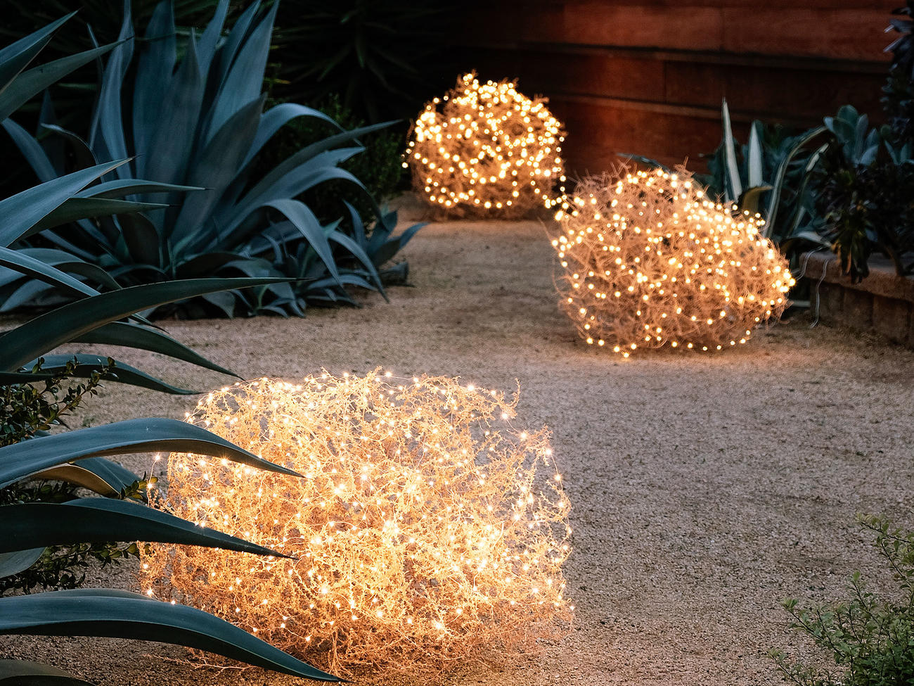 7 Ideas for Outdoor Holiday Lights