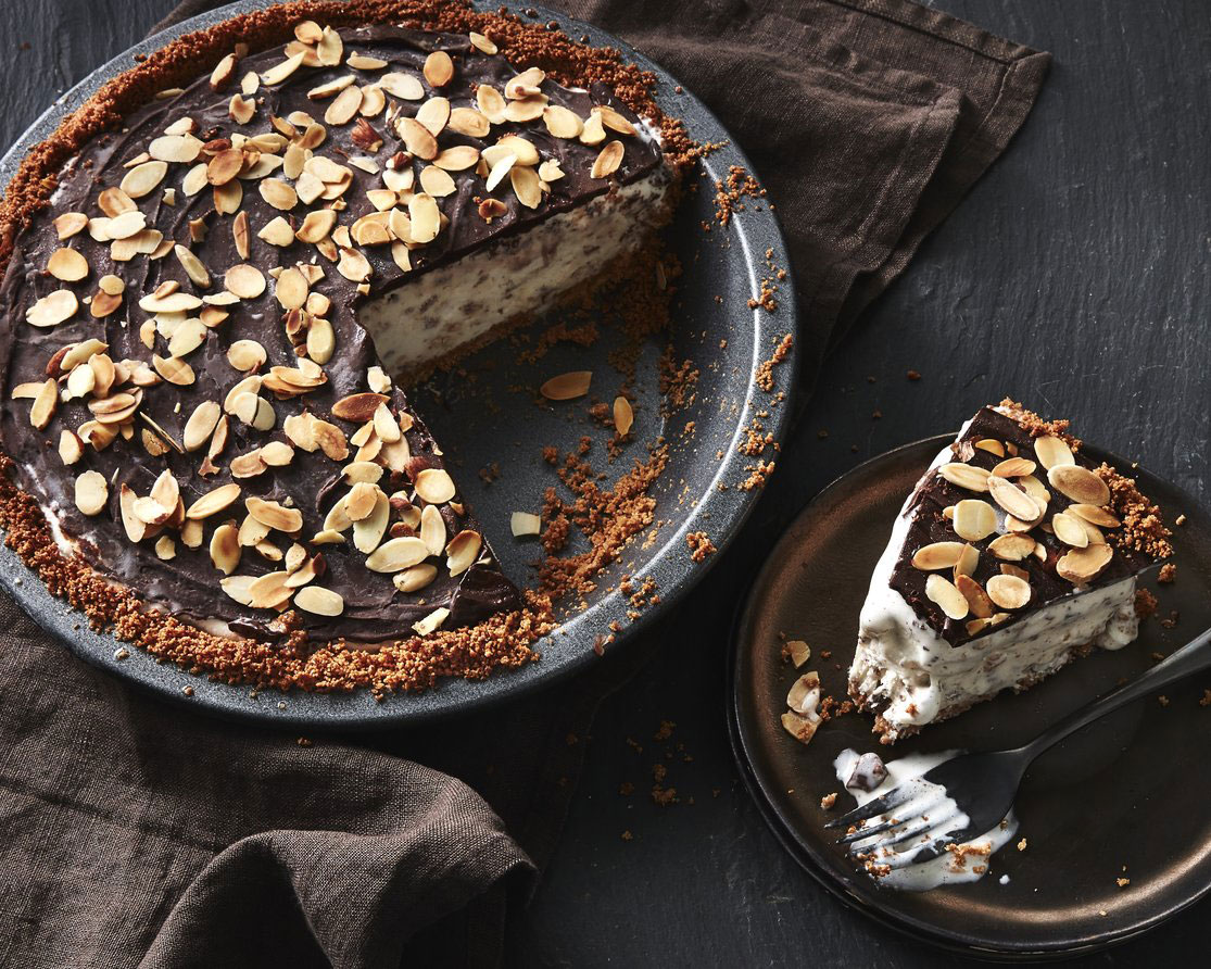 toasted-almond-choco-toffee-ice-cream-pie