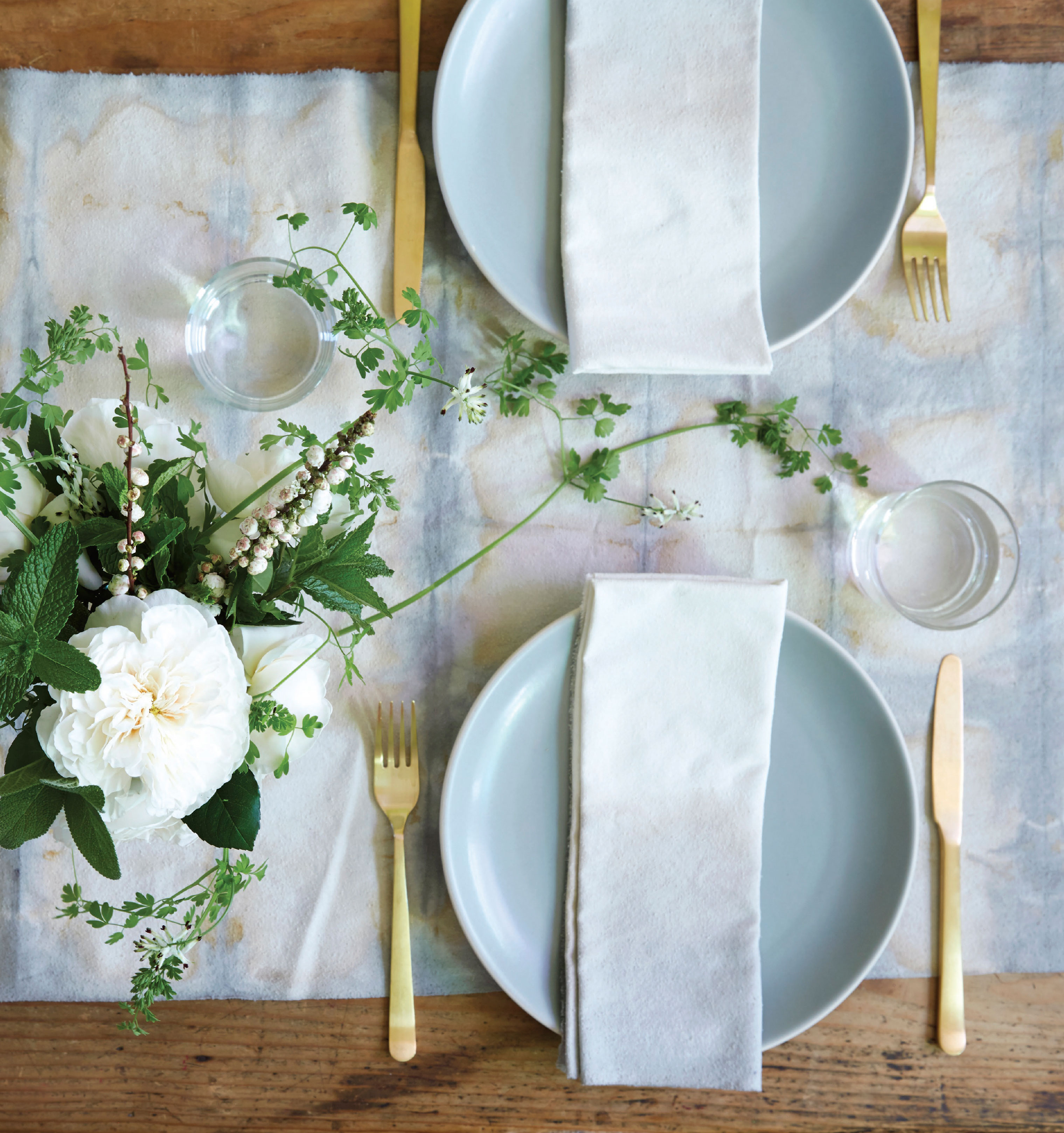 DIY Mint-Dyed Table Runner & Napkins