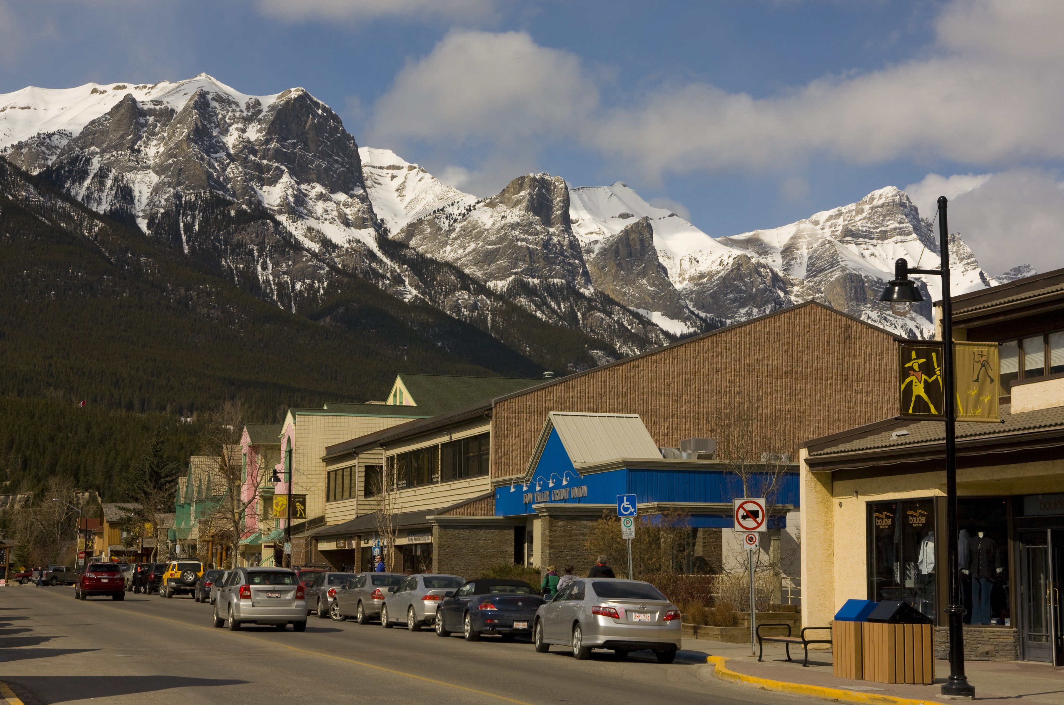 mountains-runner-up-canmore-alberta