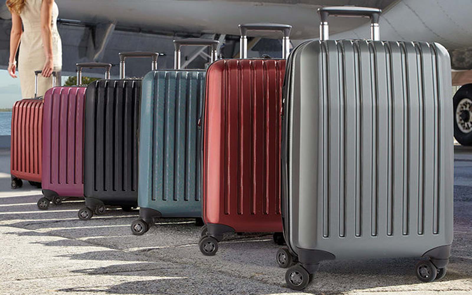 brookstone-dash-4-wheeled-expandable-carry-on-luggage