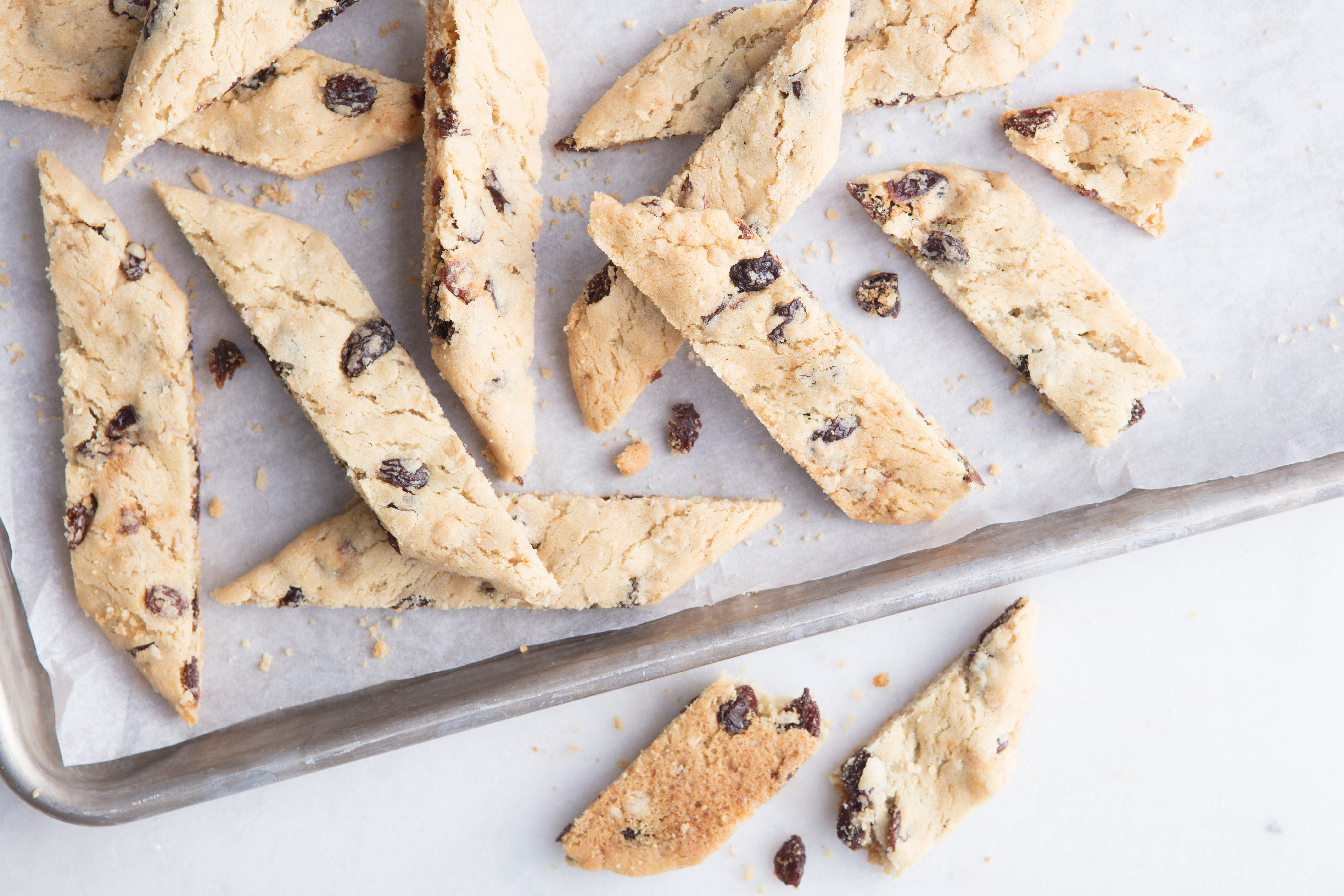 Crisp Oatmeal-Fruit Strips