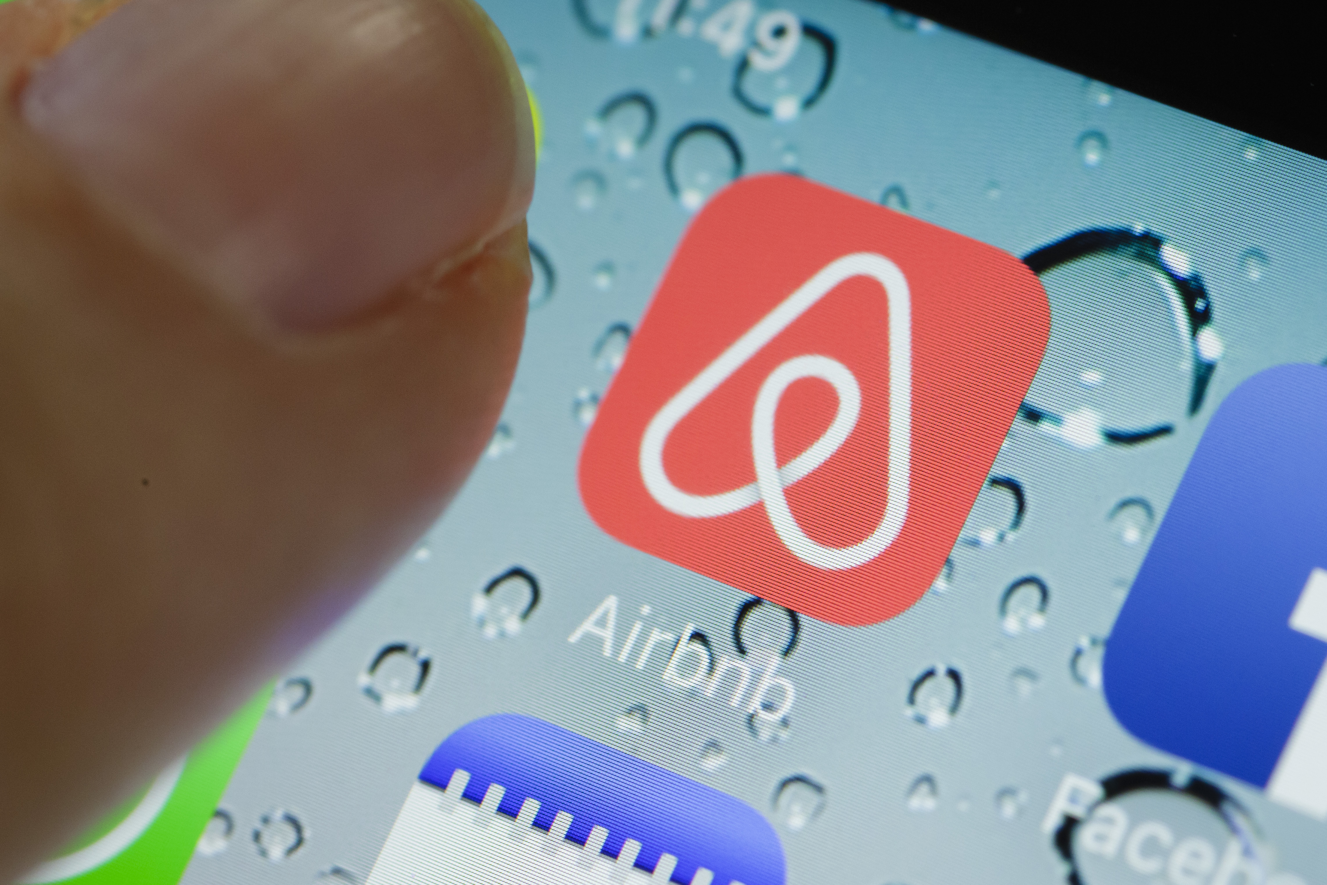 Airbnb Is Testing a Feature That Would Let You Split the Cost With Friends