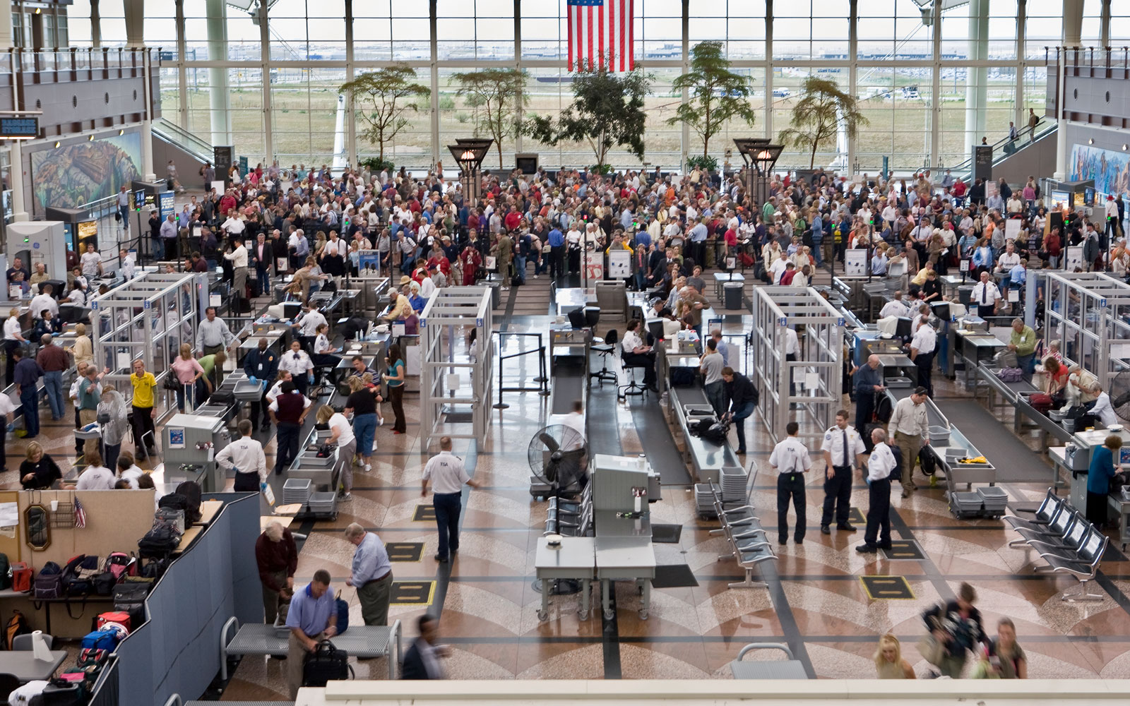5 Tips to Help You Breeze Through Packed Summer Airports