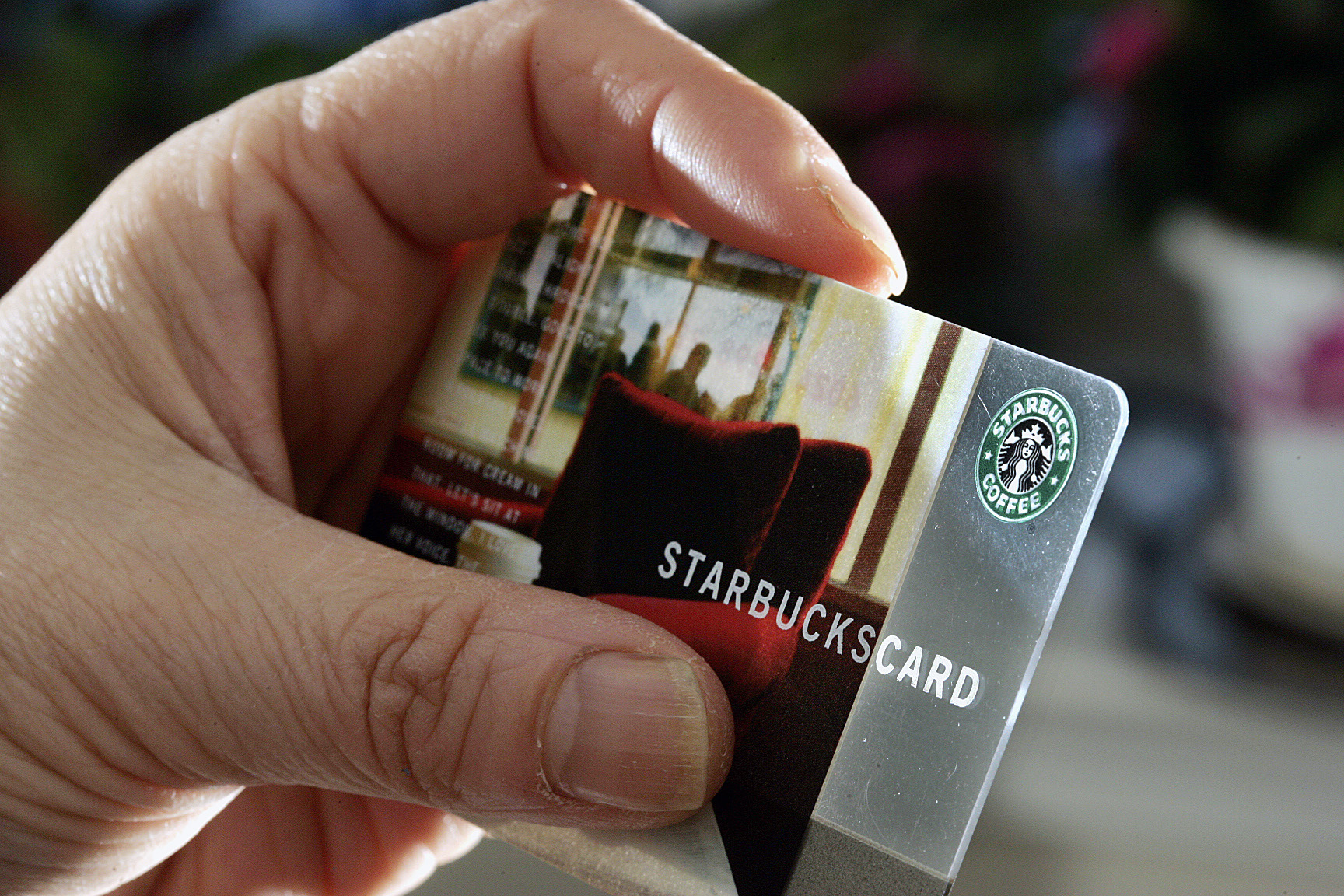 Starbucks Will Give You $5 if You Send a Friend a $5 Gift Card on Your iPhone
