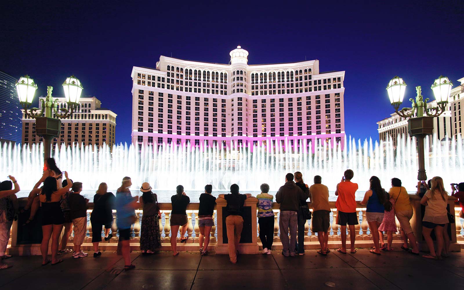 Bellagio Hotel catches fire, Las Vegas Strip evacuated