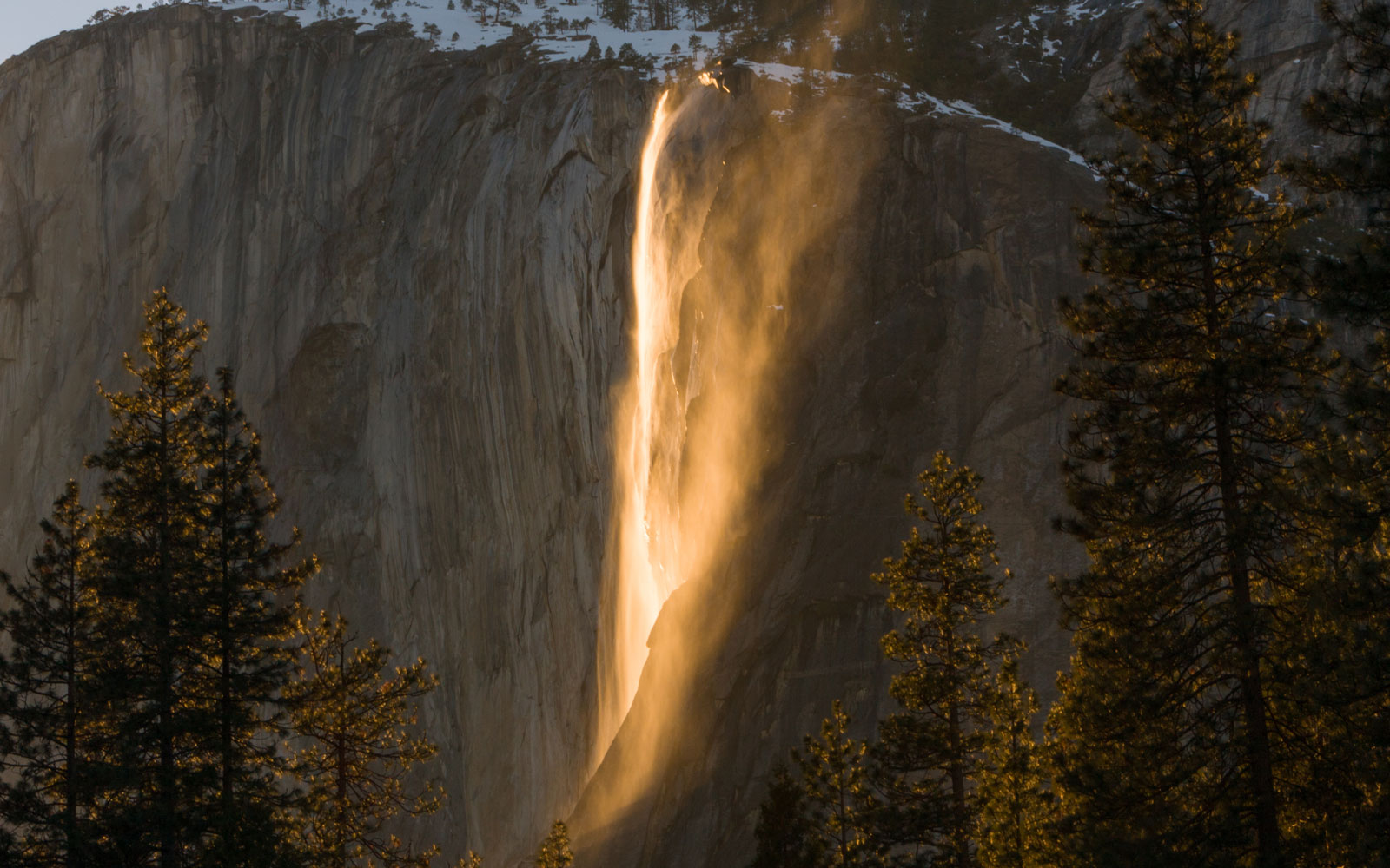 Rare Firefall Returns to Yosemite for Just a Few Weeks