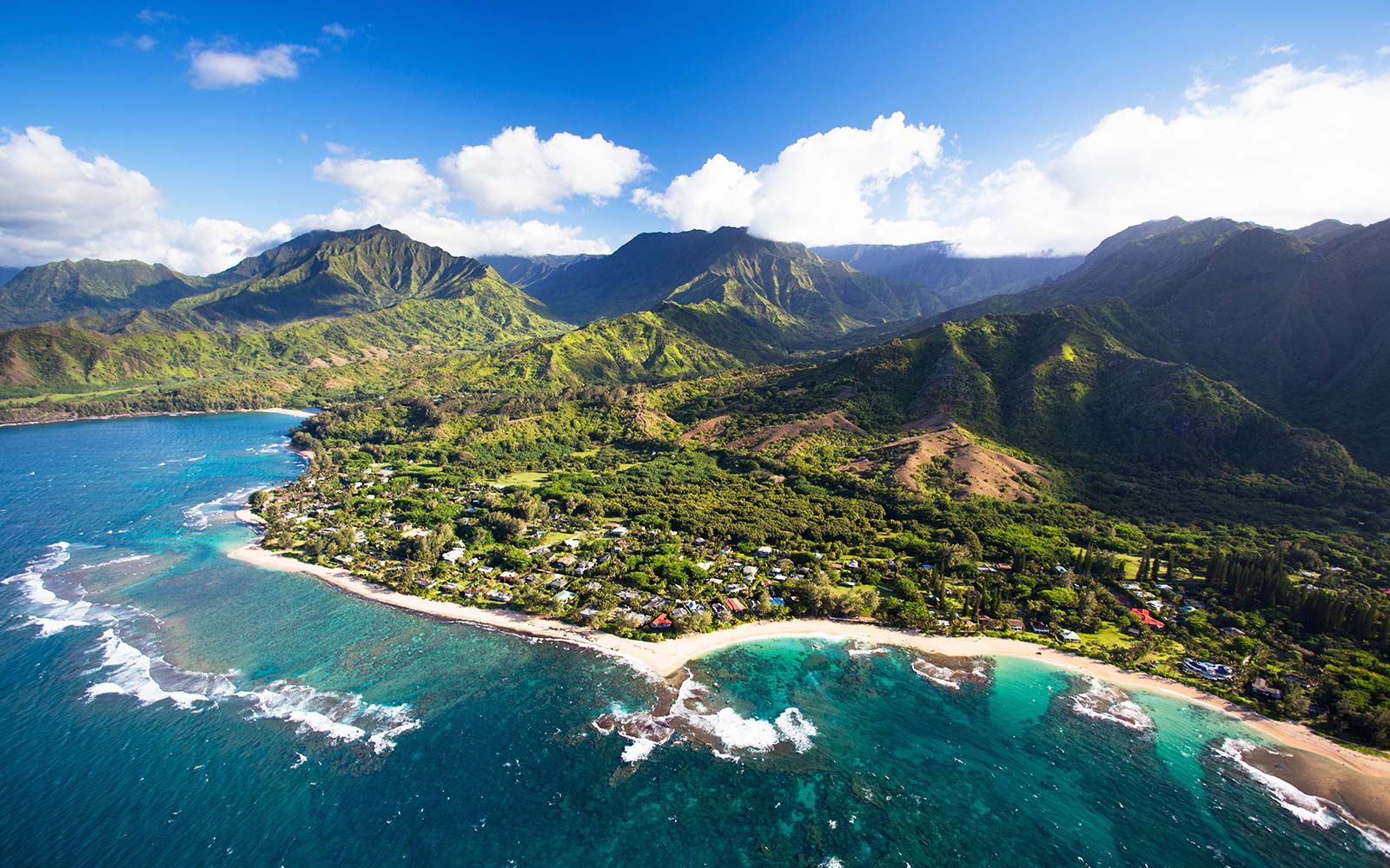 Hawaiian Islands Get First-Ever Statewide Beach Clean-Up