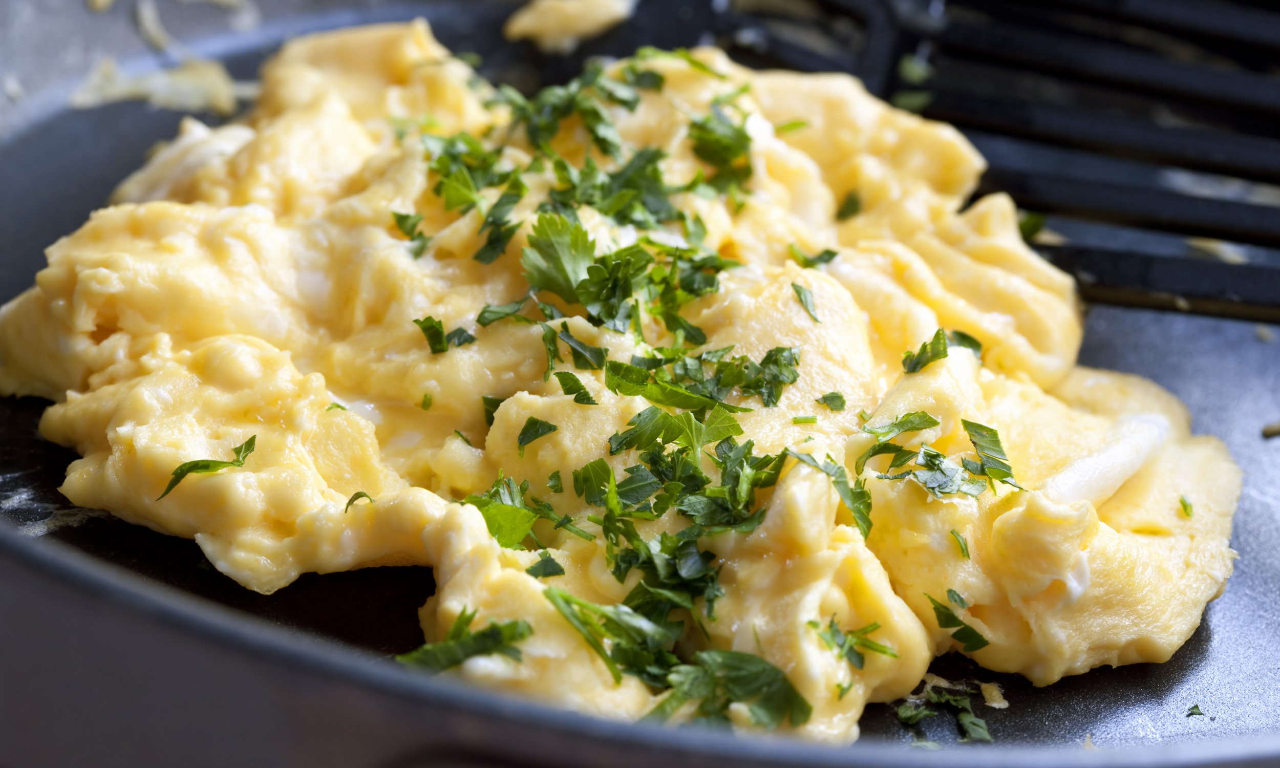 5 Easy Ways to Make the Best Scrambled Eggs of Your Life