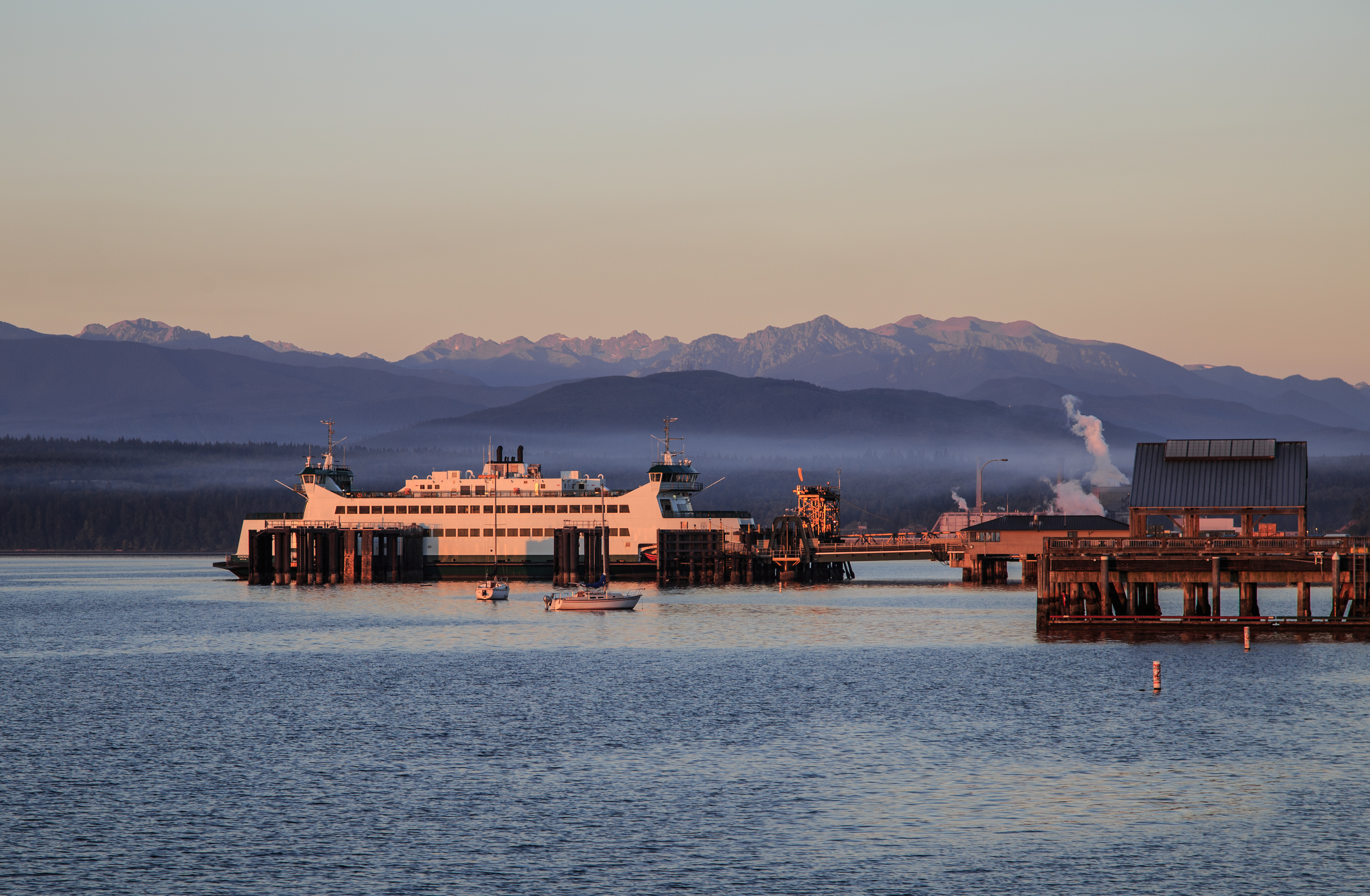 A crazy boat race to Alaska, the prettiest treehouses in Oregon, a jazz fest hits Hollywood—and more!