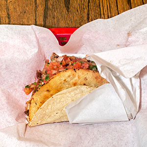 taco-la-taqueria-tacos-de-carnitas