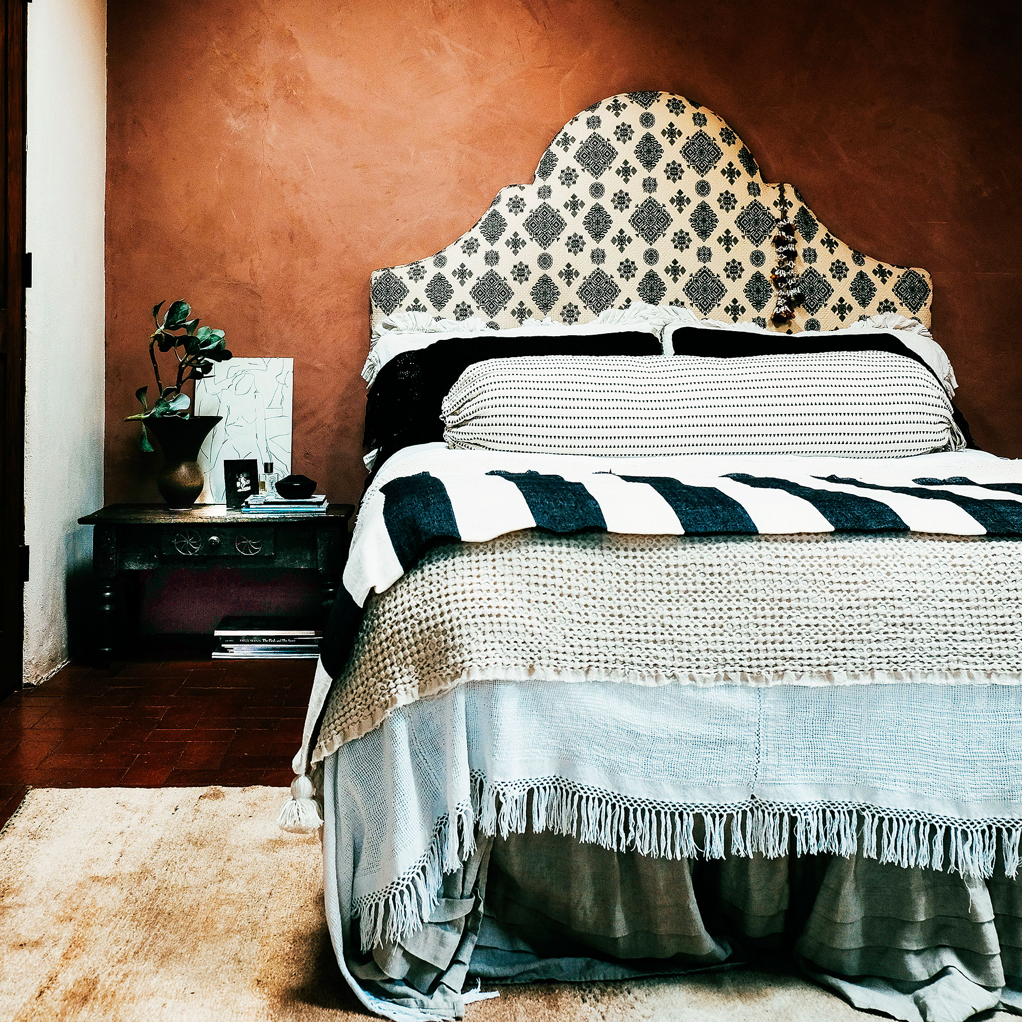 Genius Ways to Style Your Bed