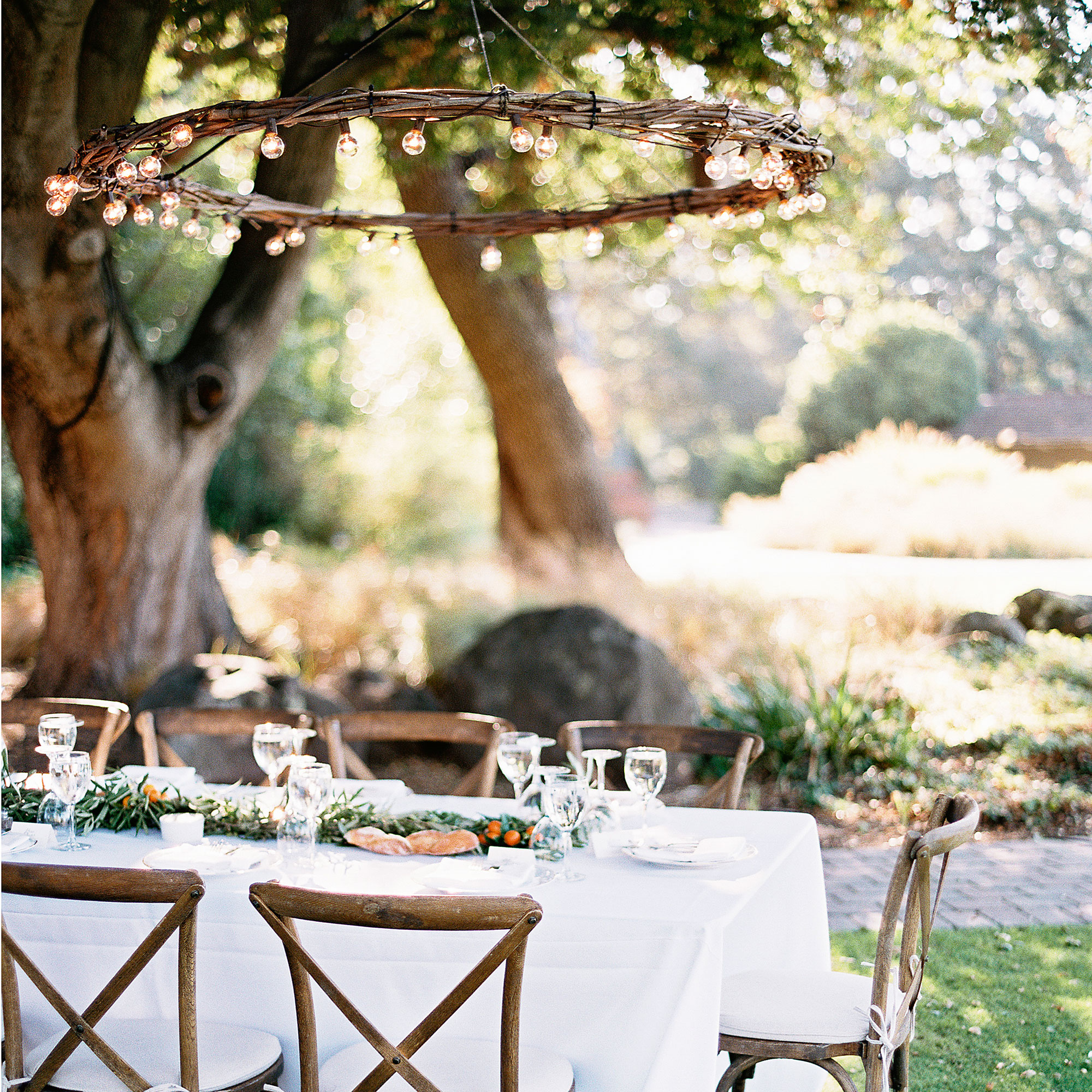 outdoor-chandelier-made-of-branches