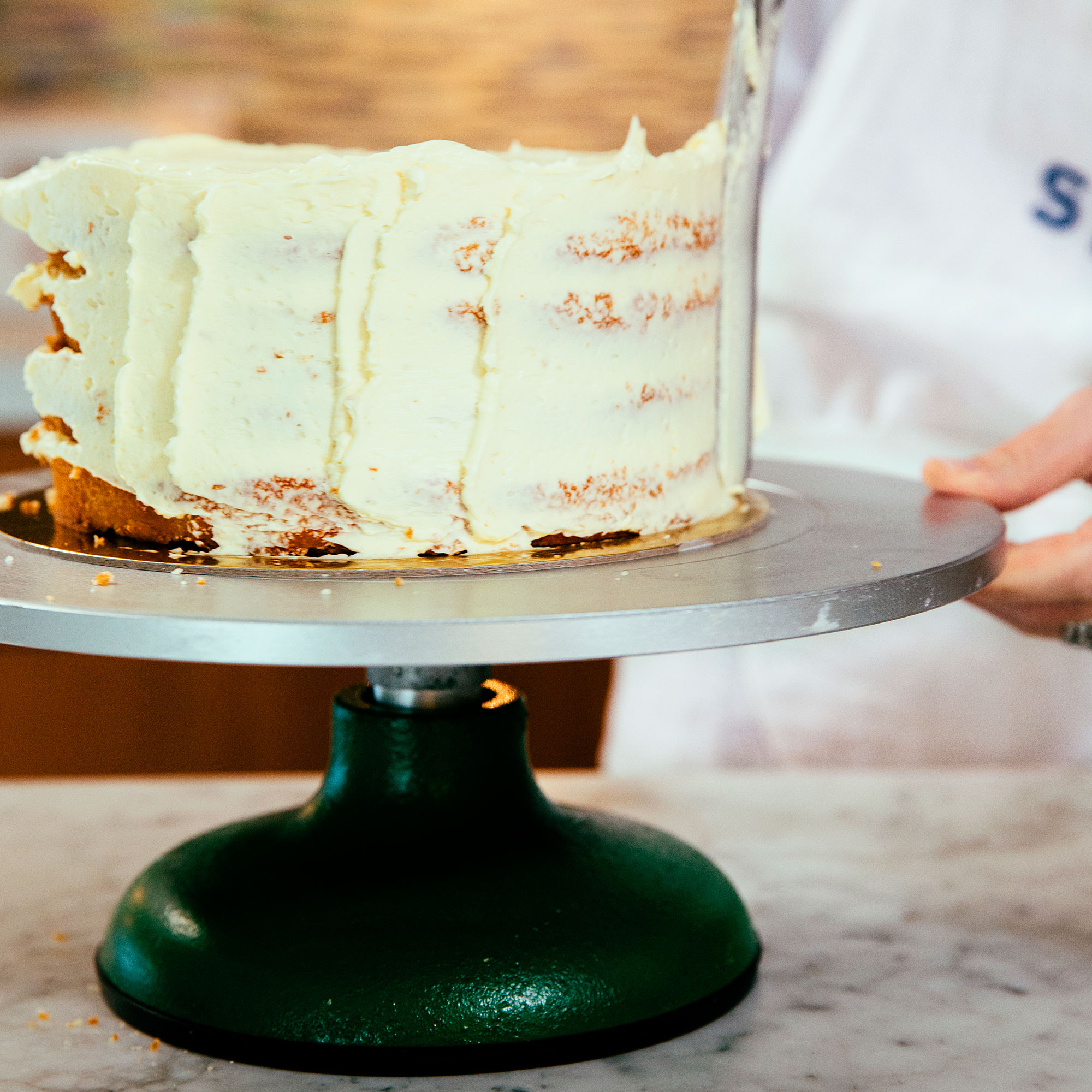 5 Ways to Frost a Cake