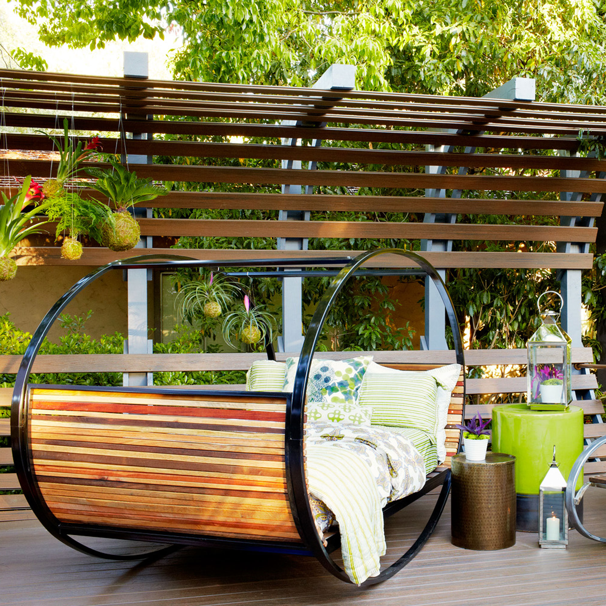 ultimate-outdoor-living-room-napping-nook