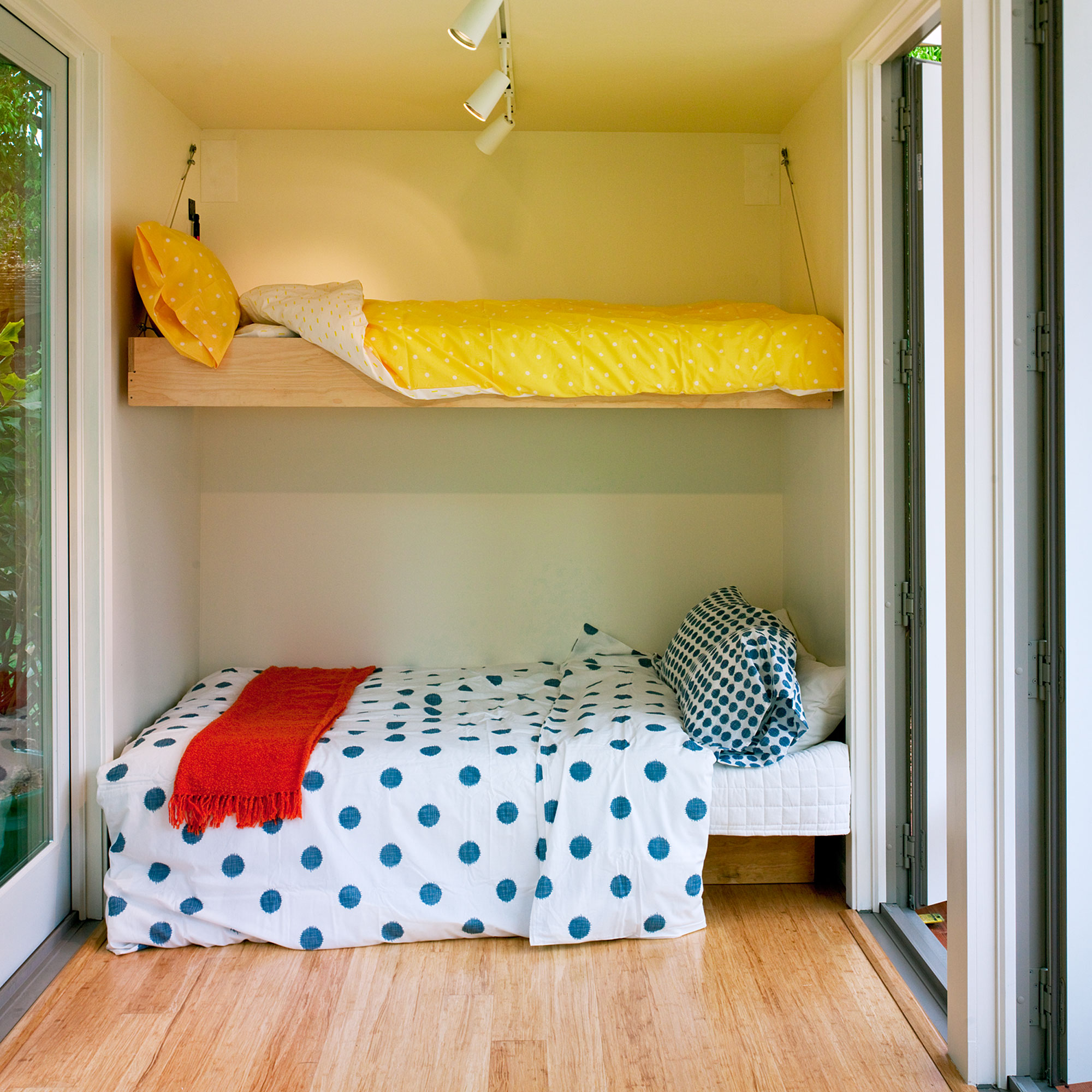 sunset-cargotecture-house-interior