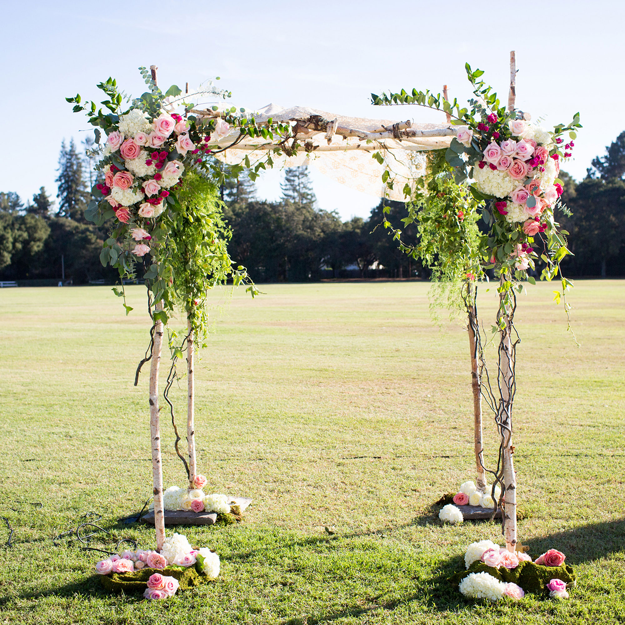 rose-studded-chuppah