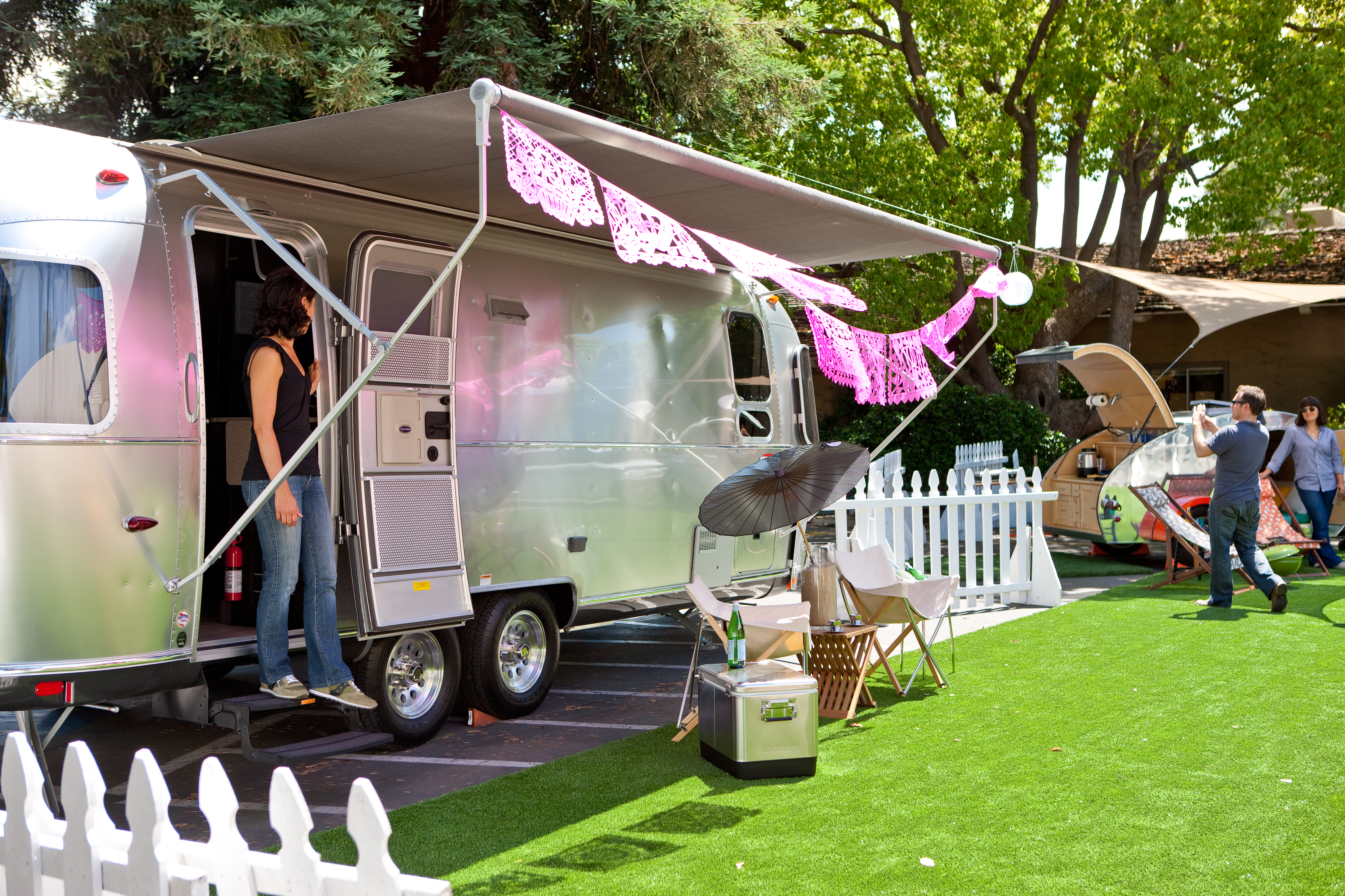 sunset-goes-glam-camping-airstream