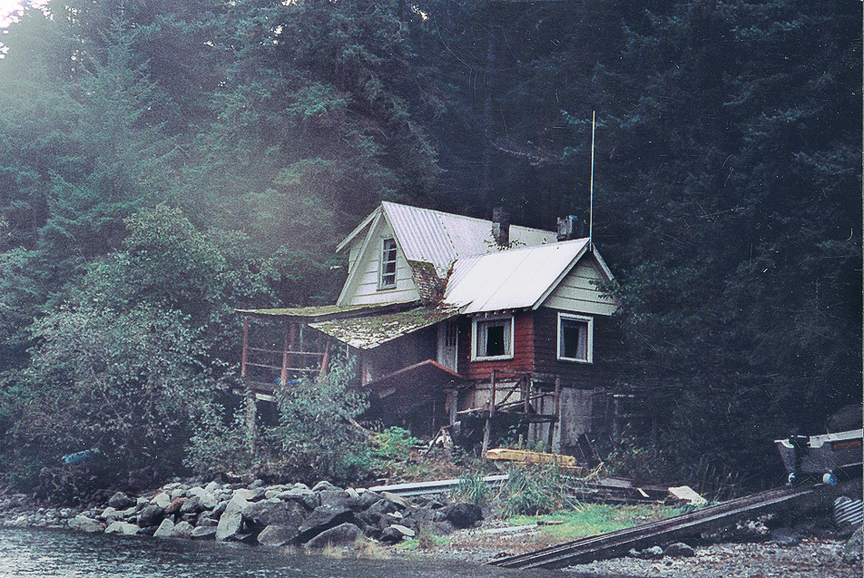 amazing-cabin-makeover-before