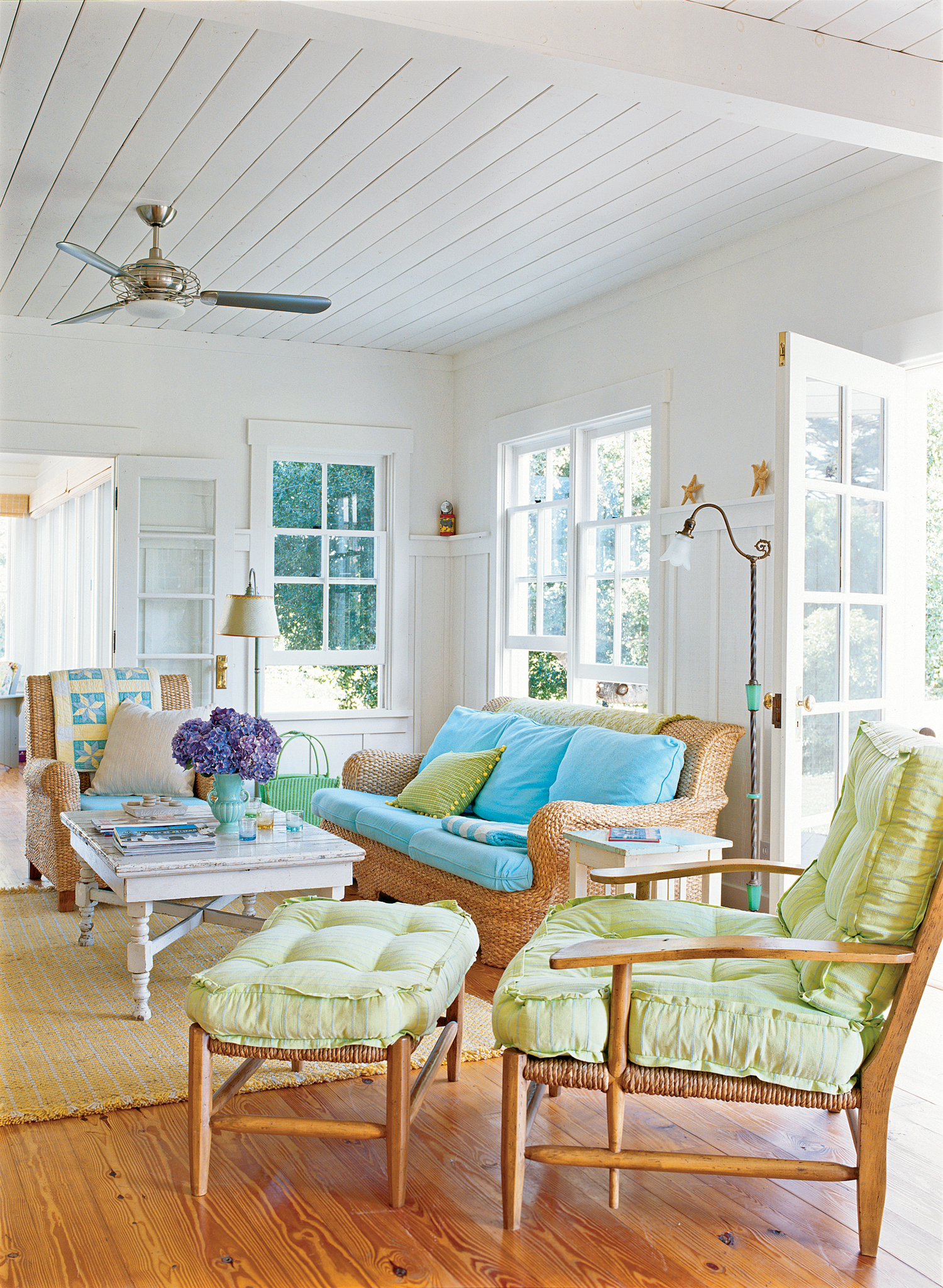 Create a palette for your home with the cool color of these beach ...