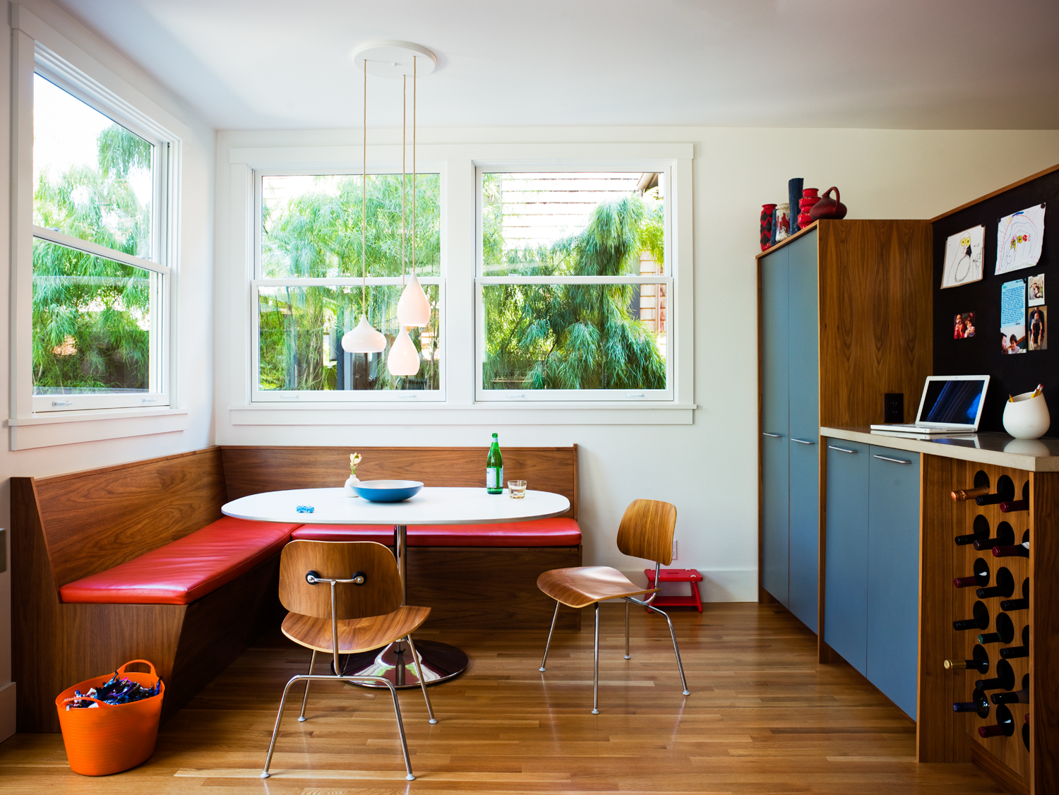 plus-added-breakfast-nook