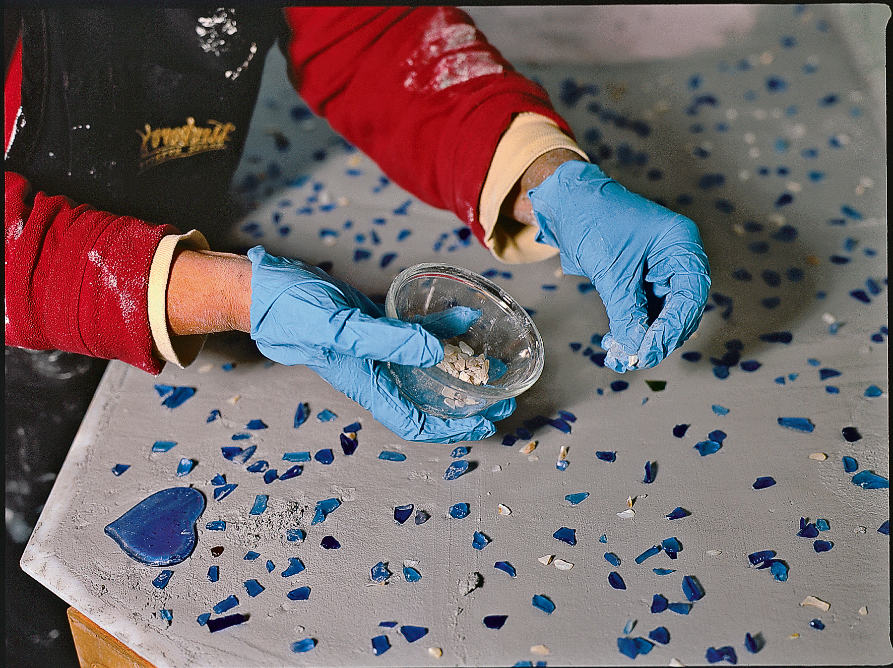 step-13-sprinkle-glass-pieces