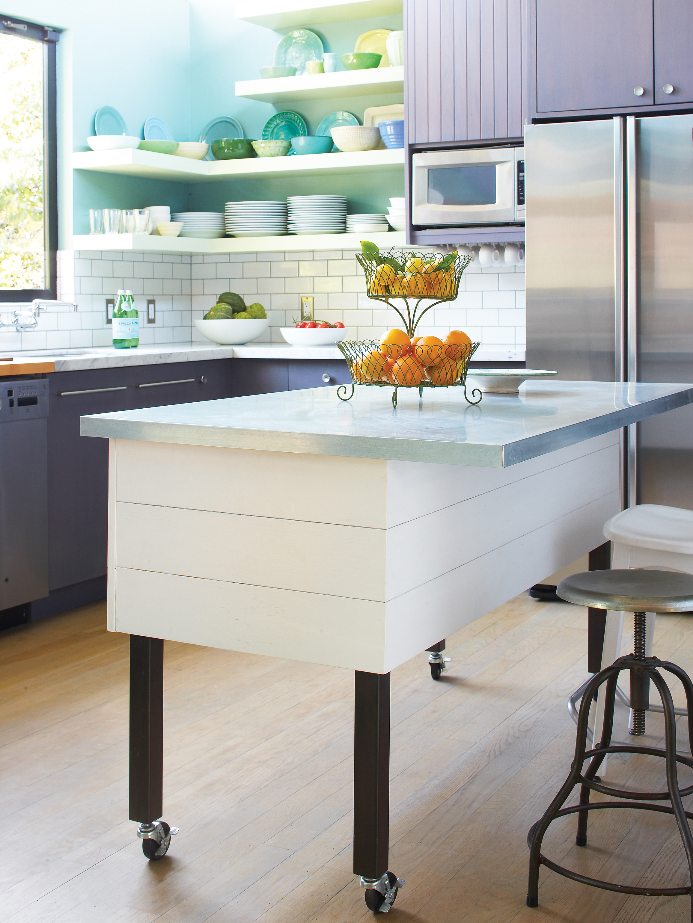 cool-and-bright-kitchen