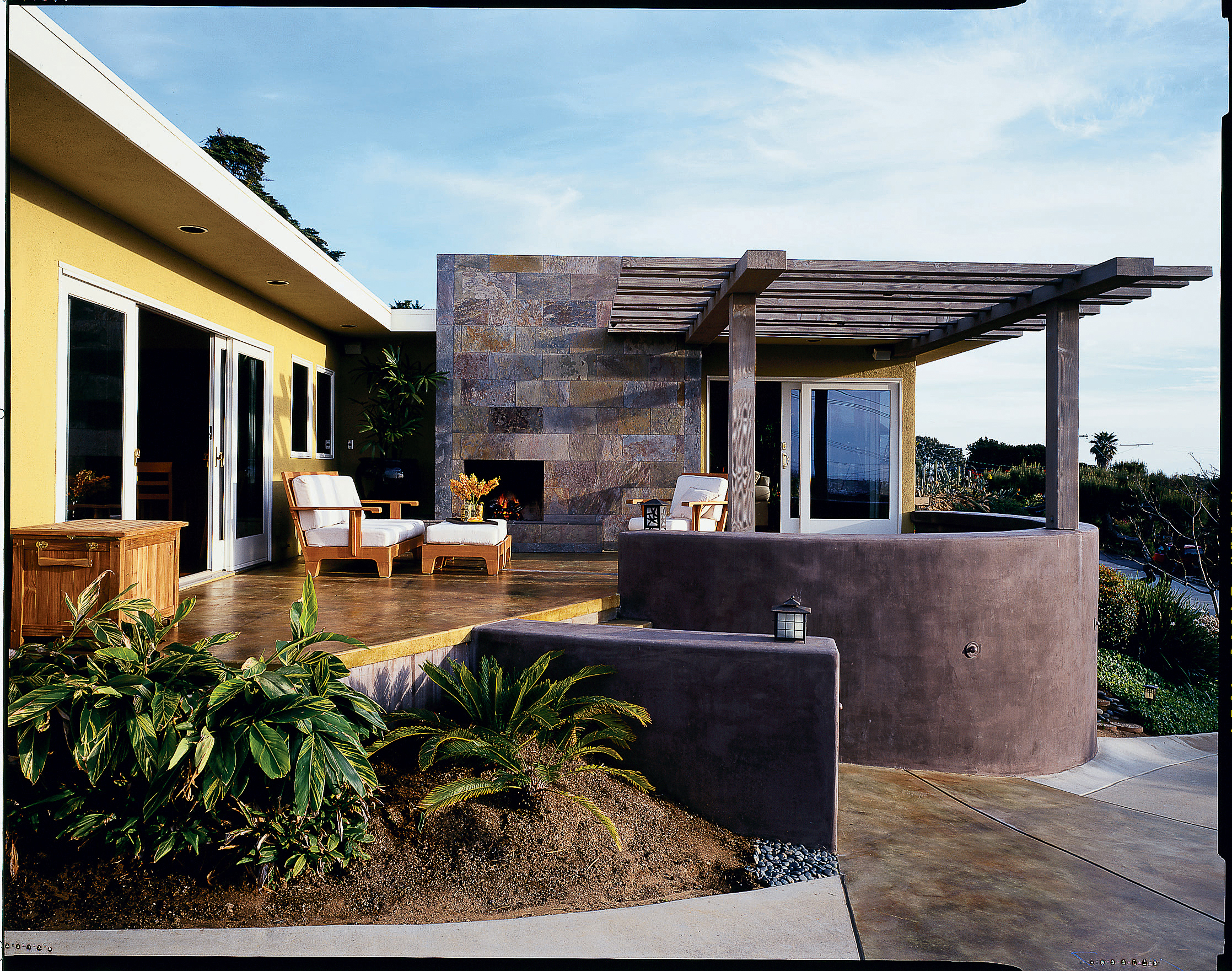 Front-yard family room