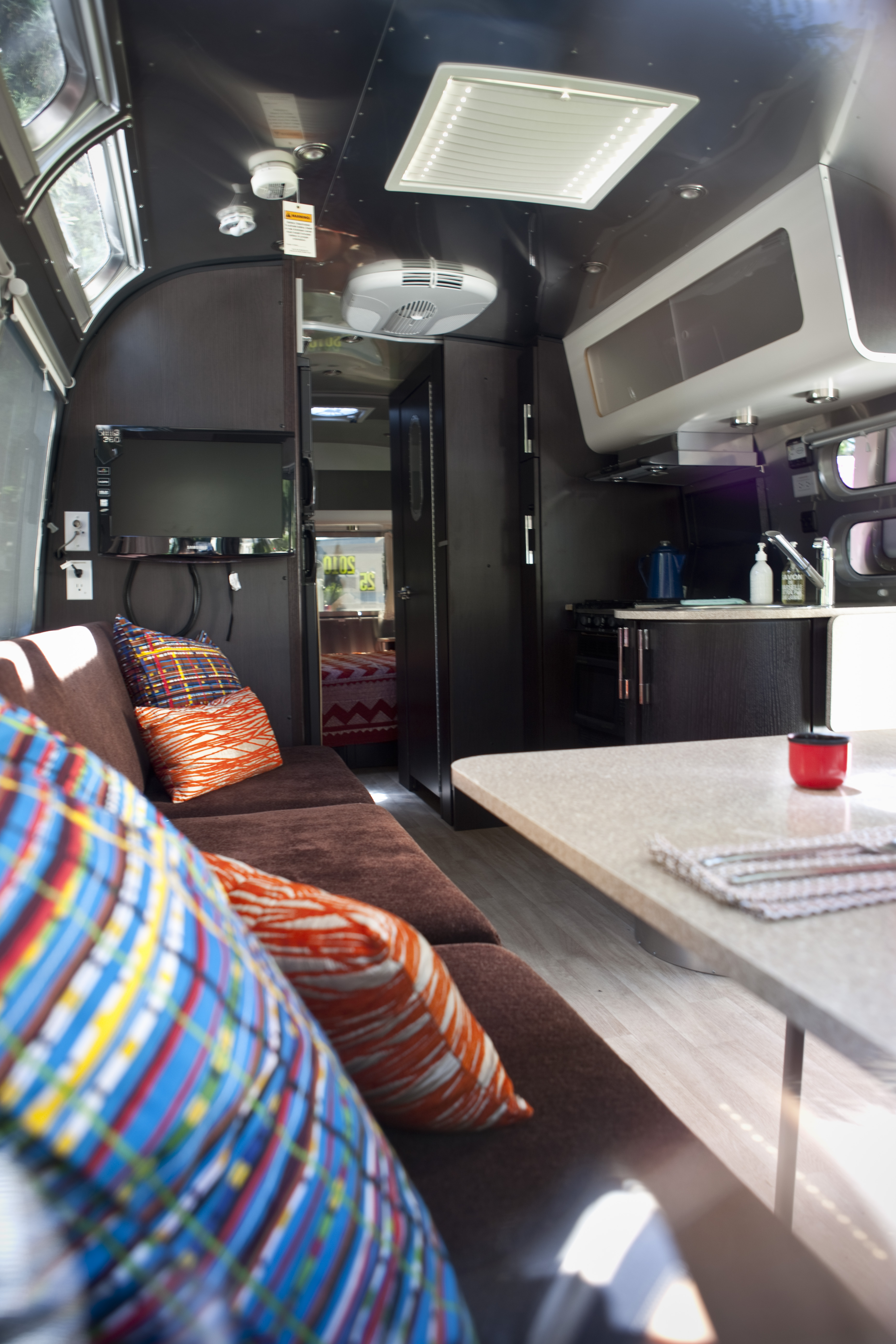 airstream-trailer-apartment-on-wheels
