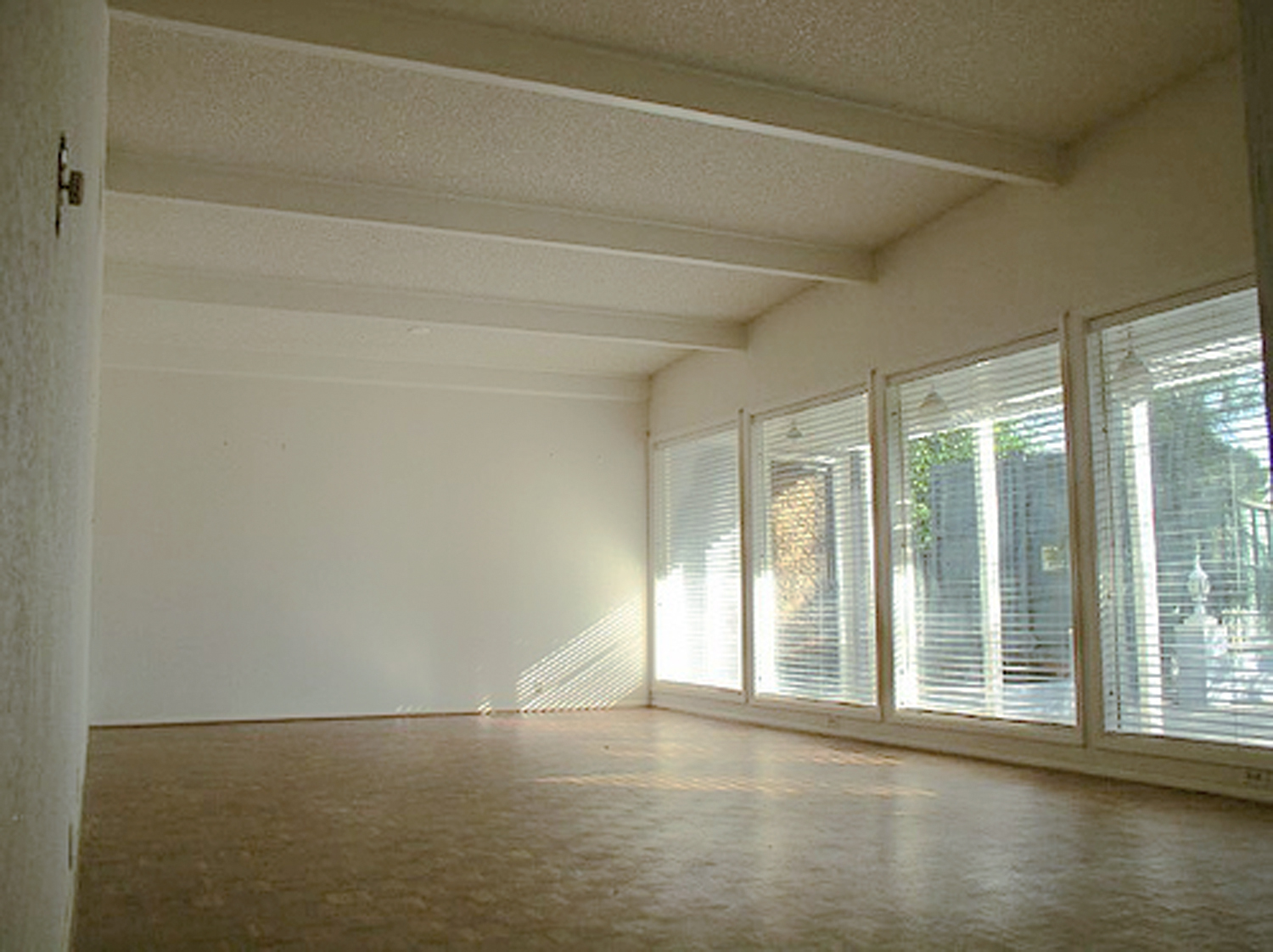 retro-ranch-the-living-room-before