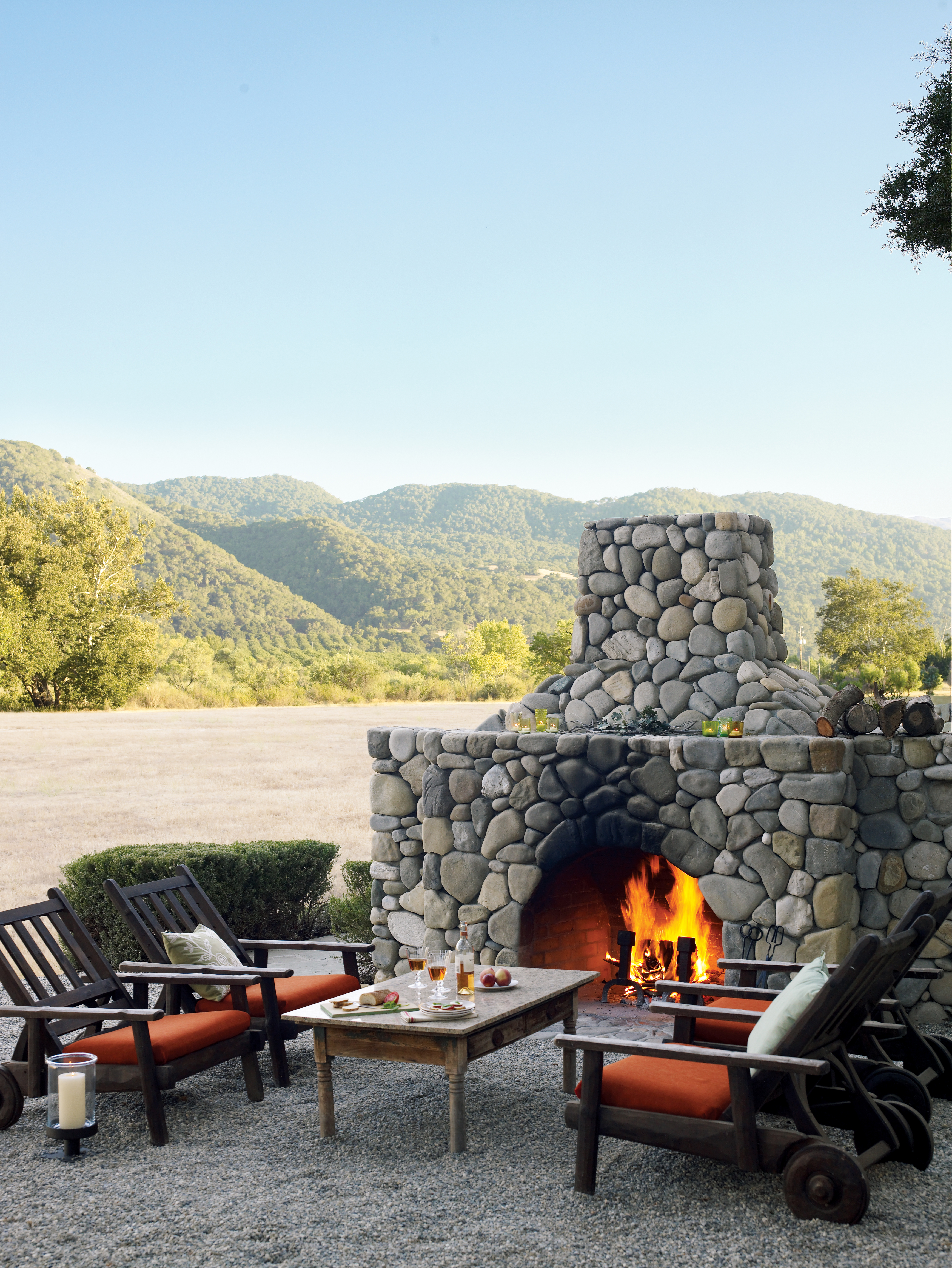 an-entertaining-friendly-outdoor-fireplace