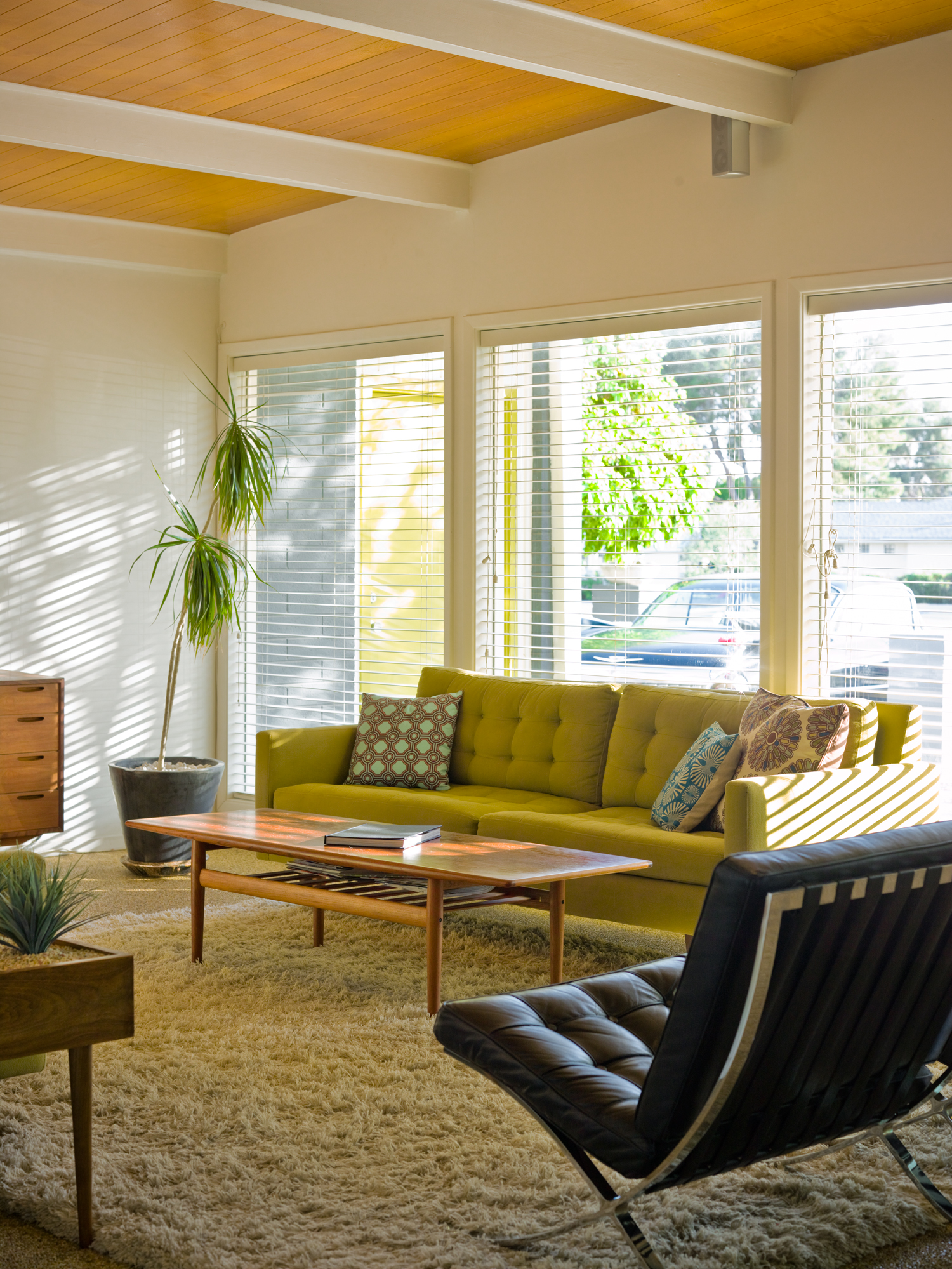 retro-ranch-the-living-room-after