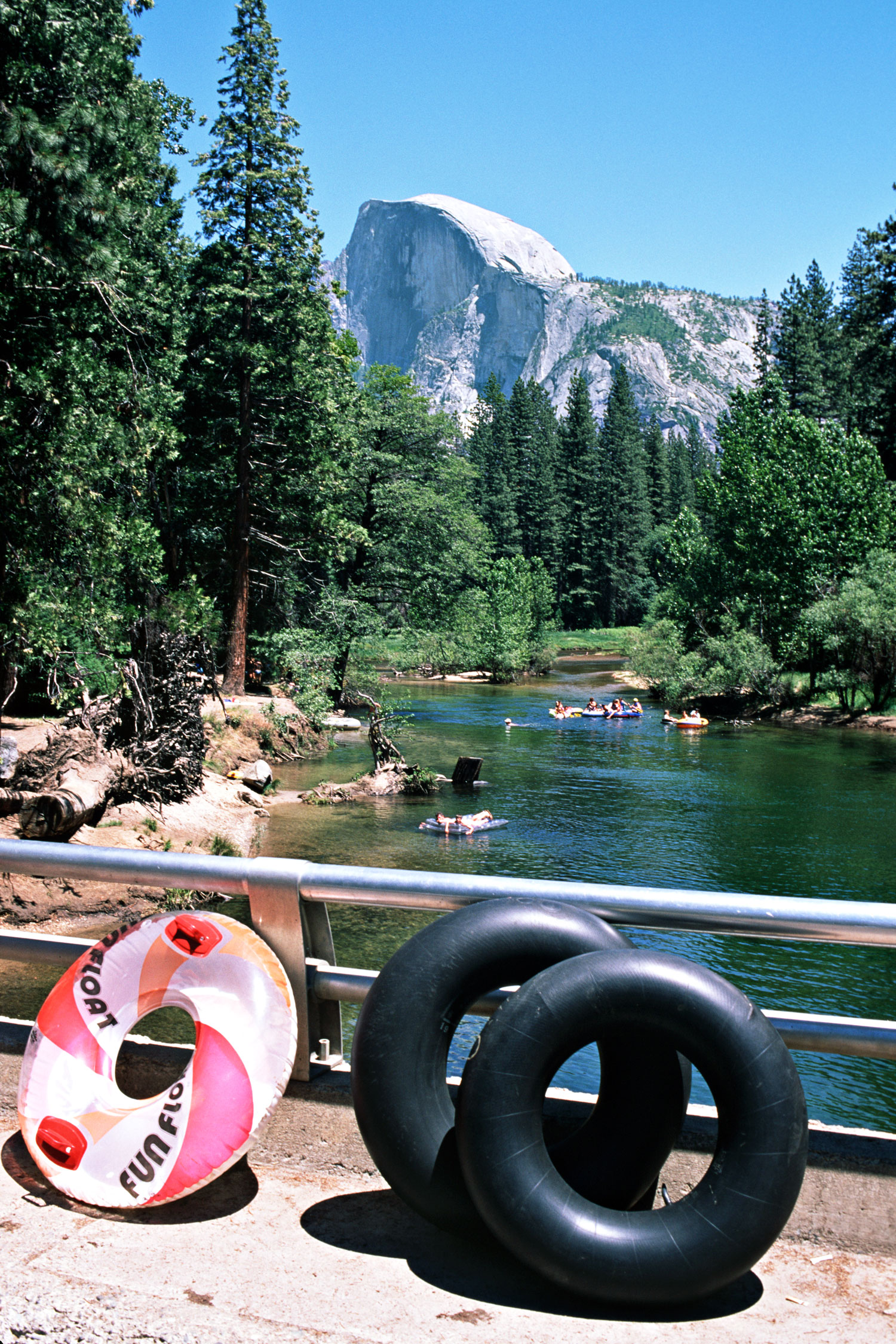 scenic-floating-yosemite-national-park-ca