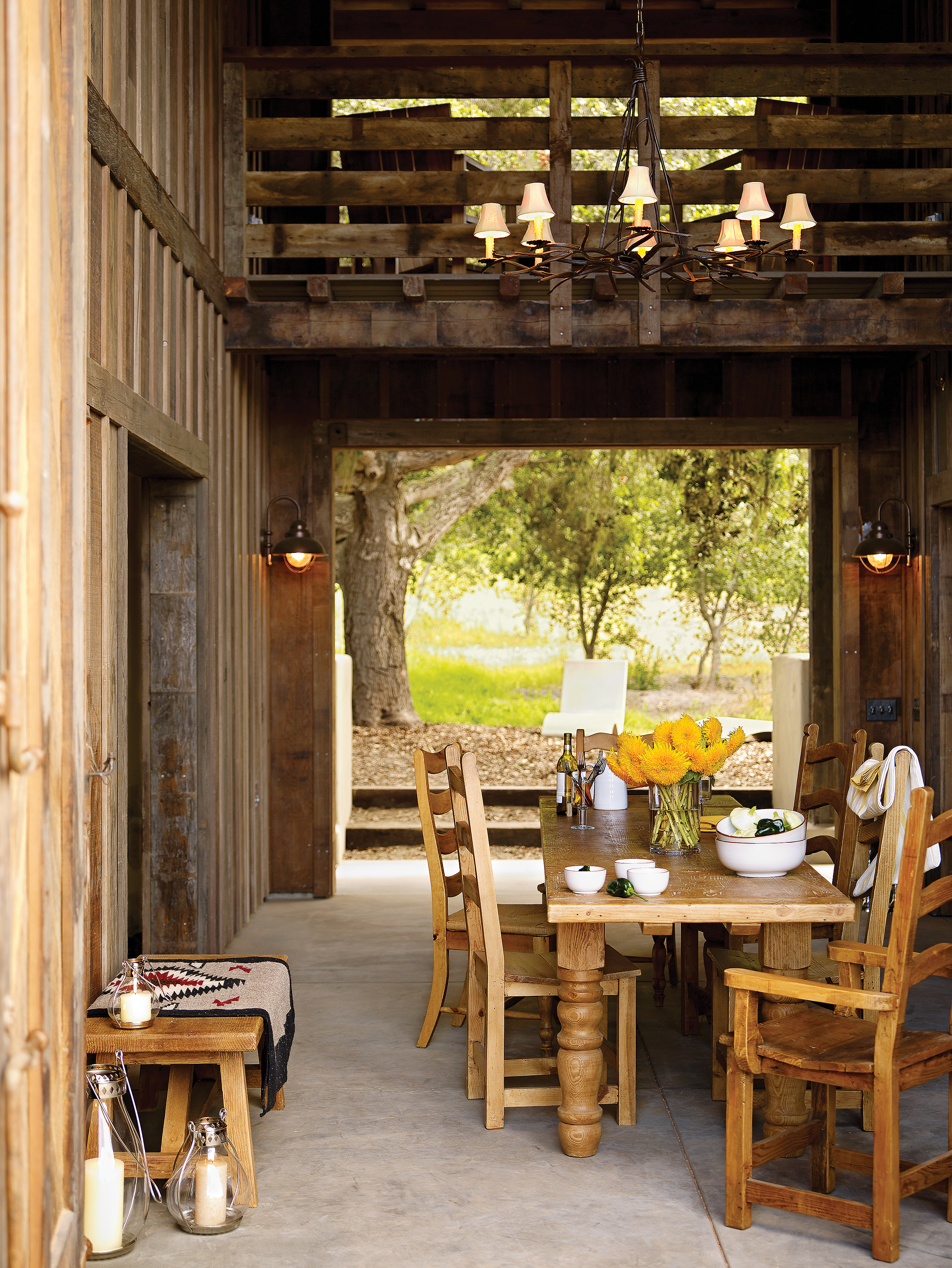 rustic-dining-room