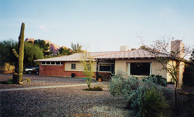 southwest-courtyard-oasis-before