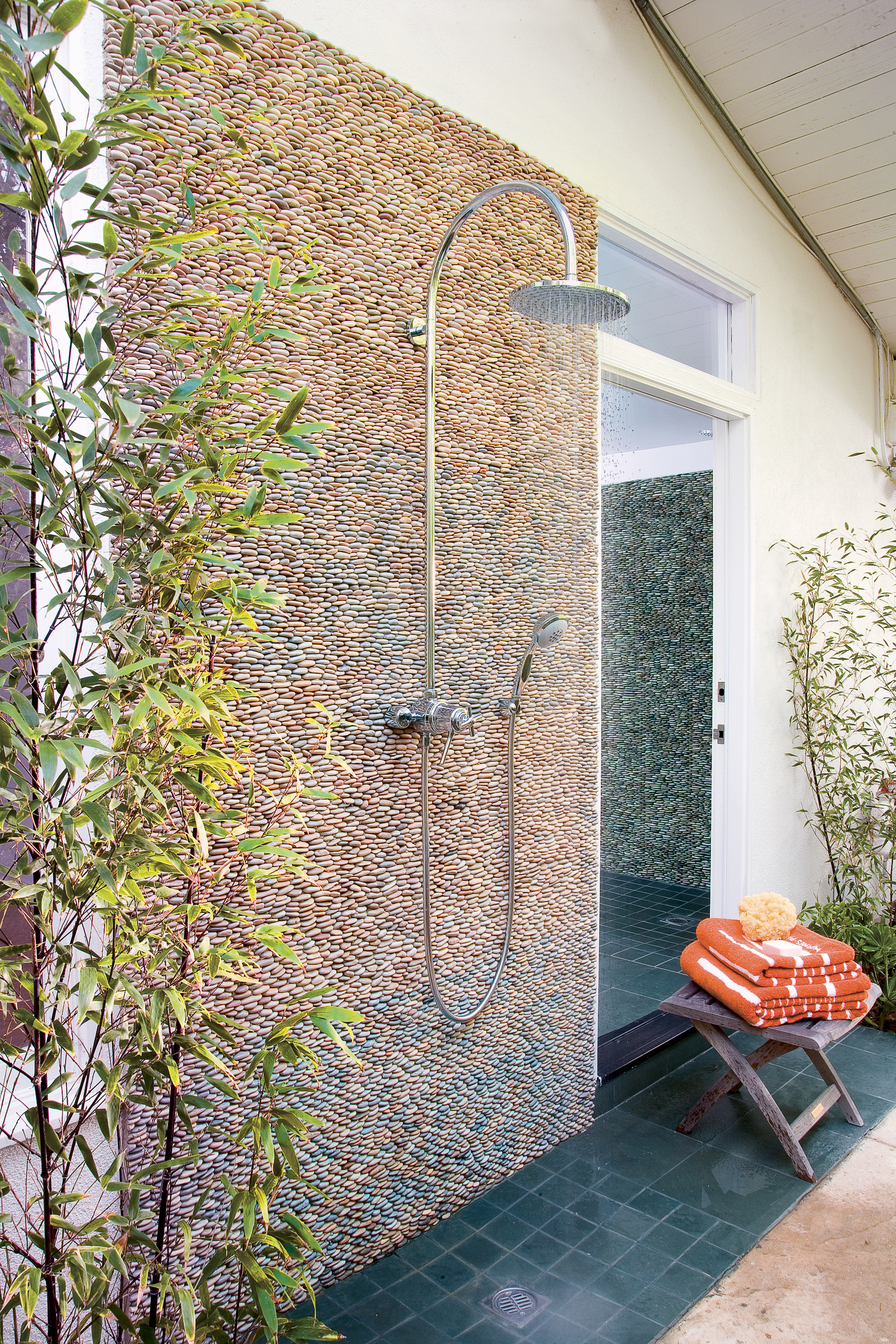 pebble-shower-wall