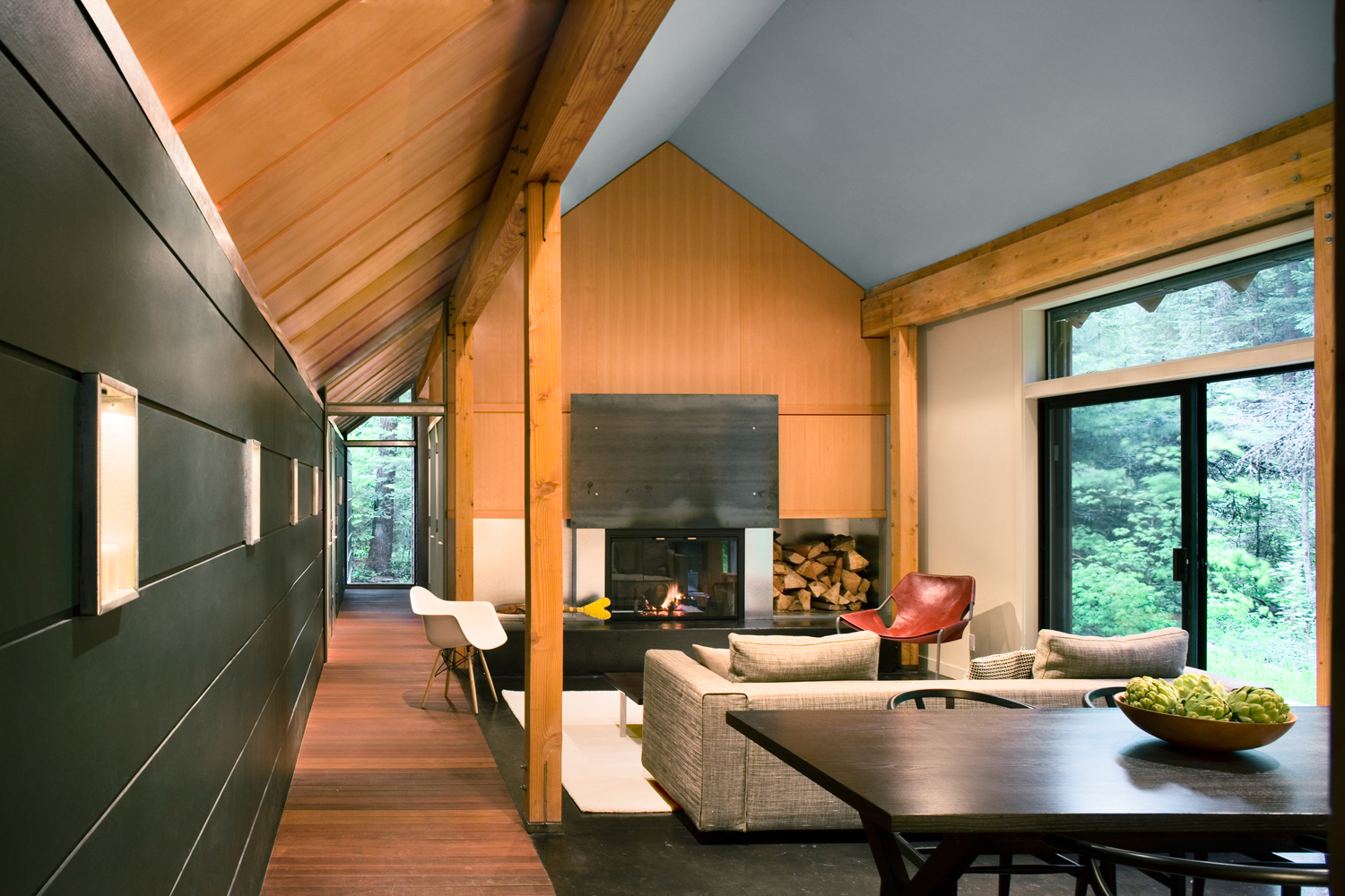 indoor-outdoor-honorable-mention-airy-interior