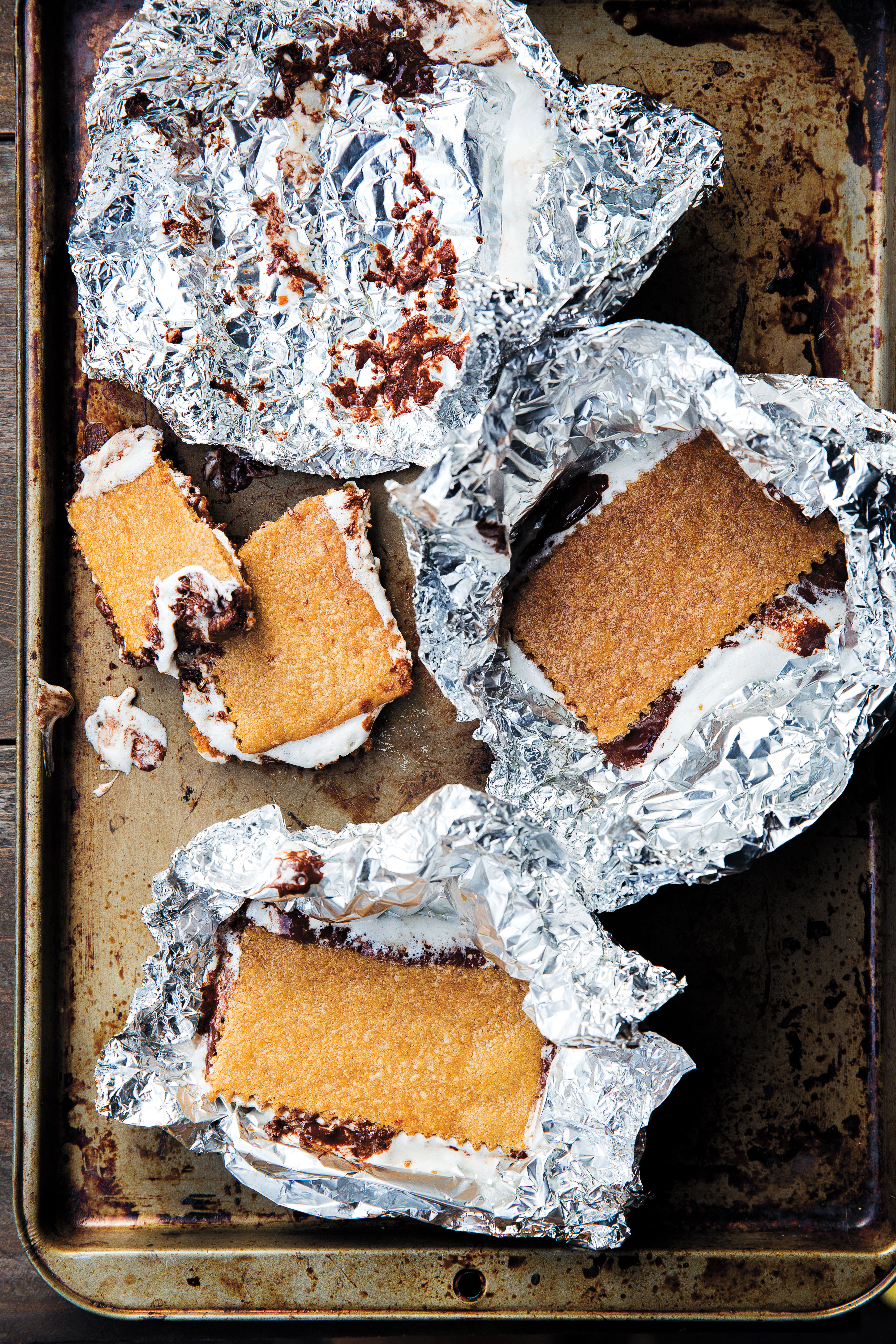 15 Delicious S’Mores & Camping Desserts