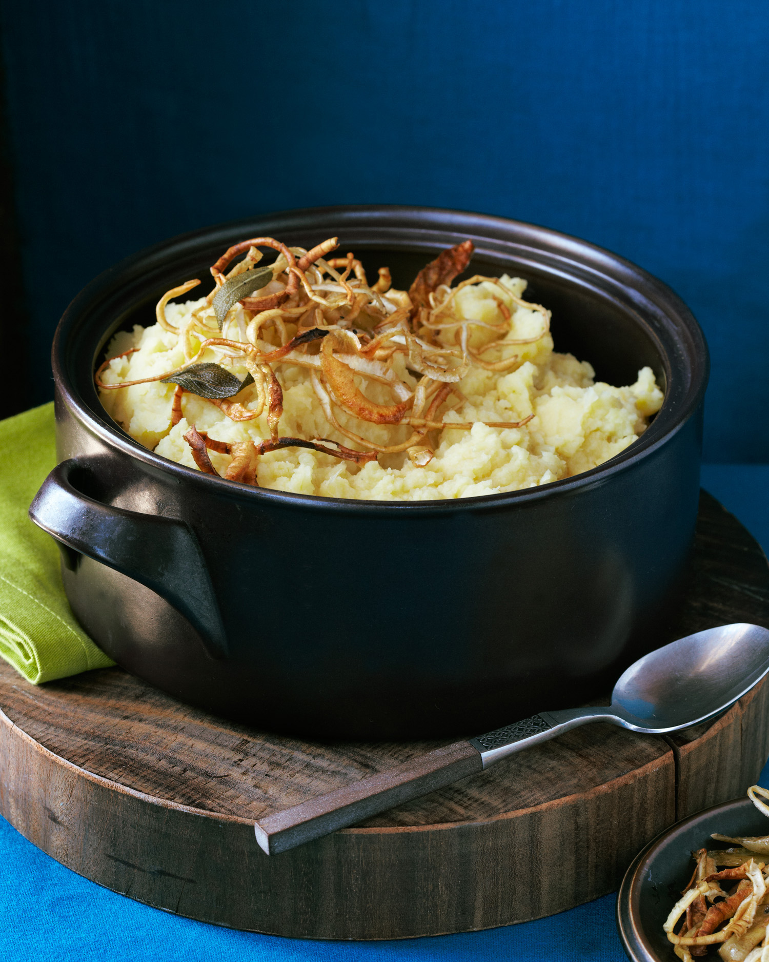 mashed-potatoes-and-parsnips-with-crisp-root-vegetable-strips