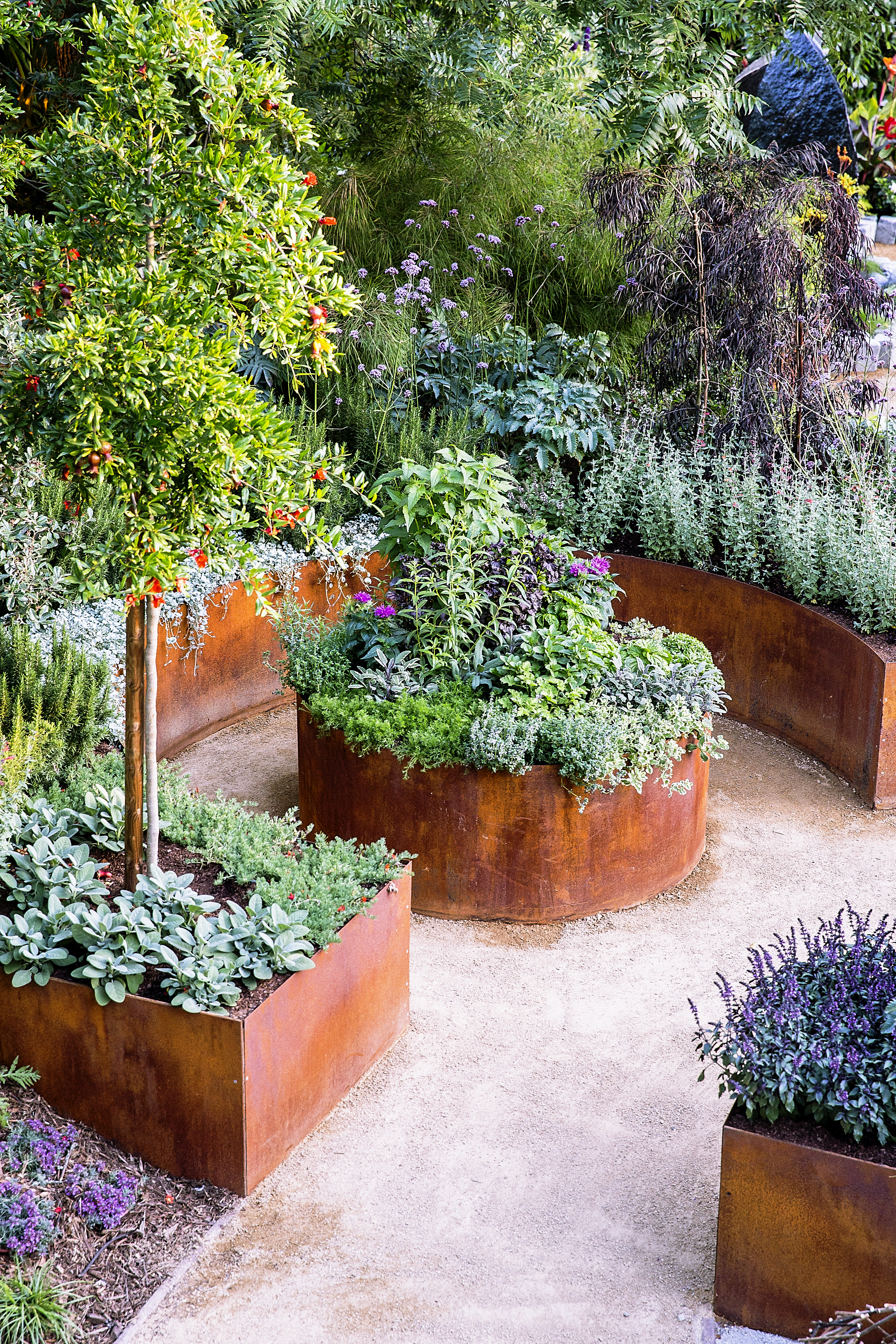 16 Favorite Raised Bed Designs