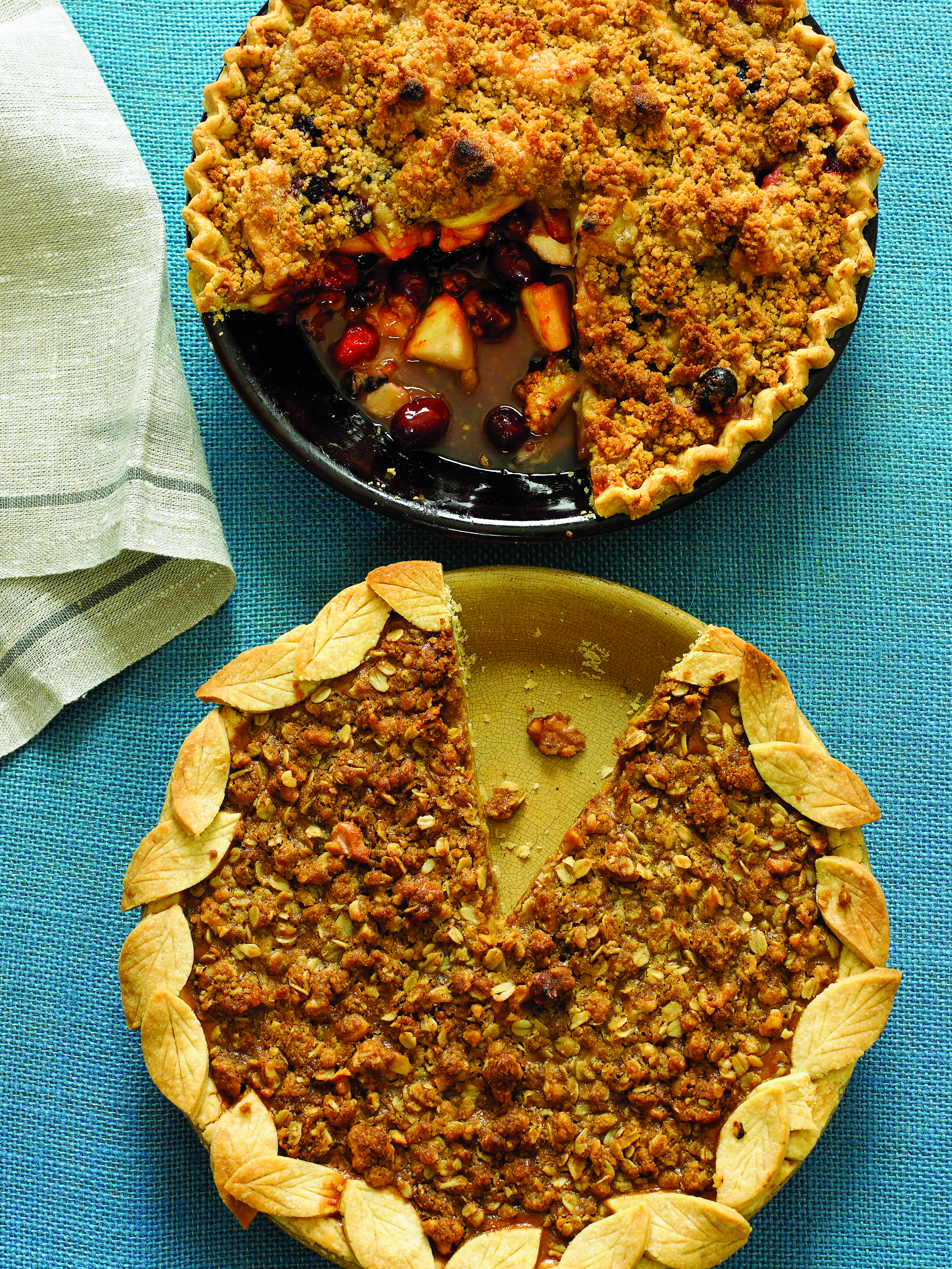 apple-cranberry-currant-pie-with-french-topping