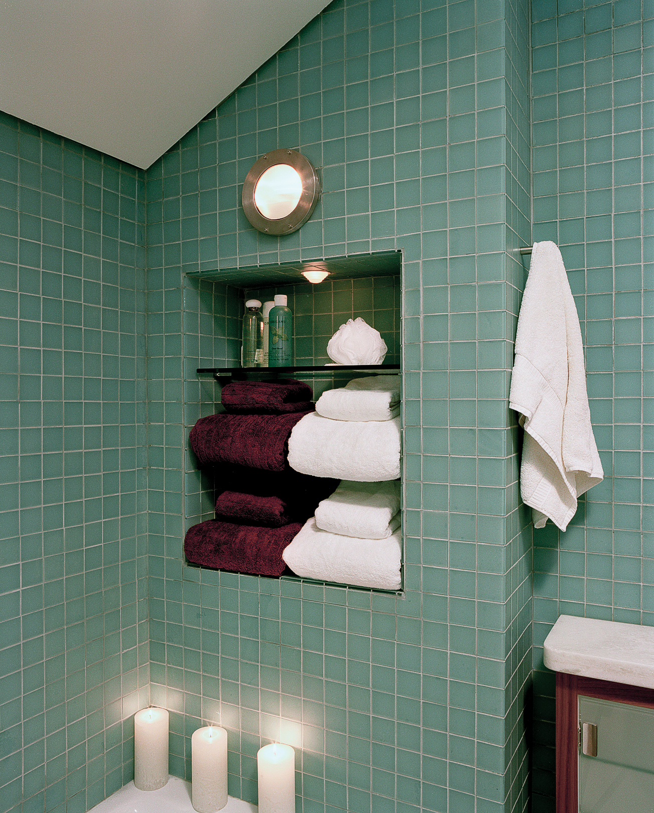 install-unobtrusive-shelving