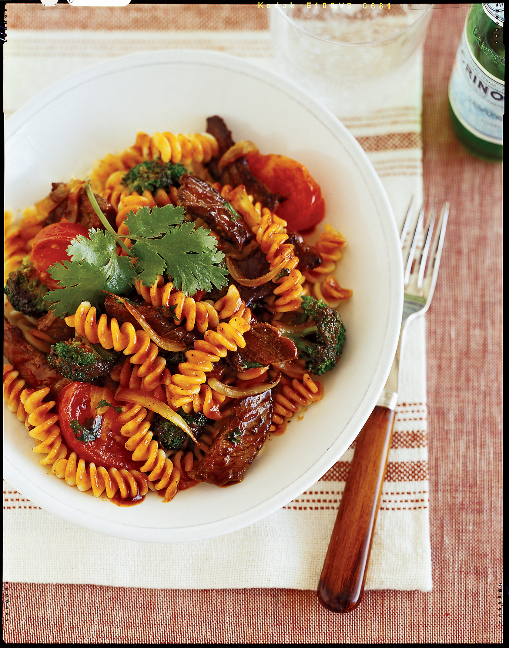 beef-with-tomatoes-pasta-and-chili-sauce