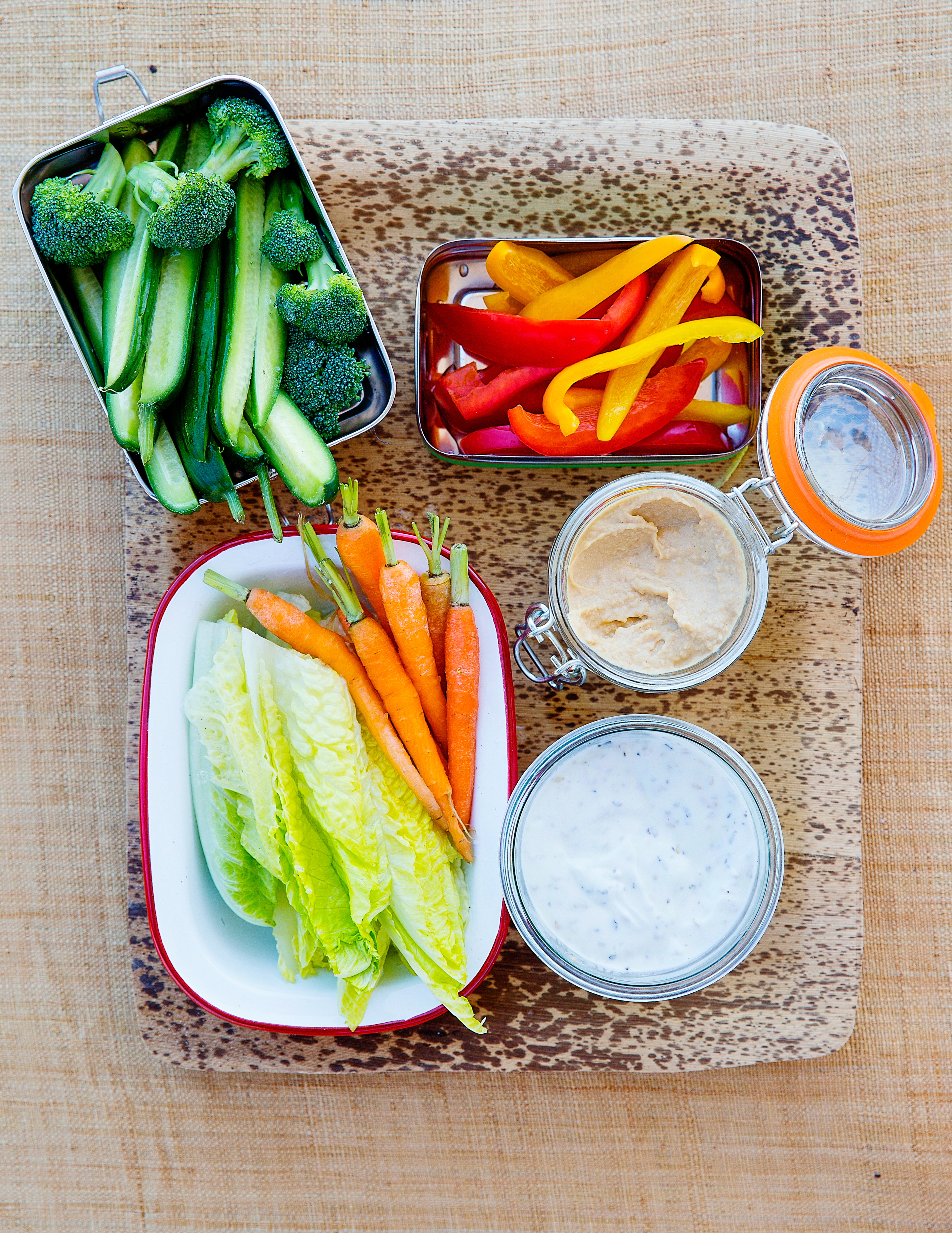 zaatar-yogurt-dip-and-vegetables