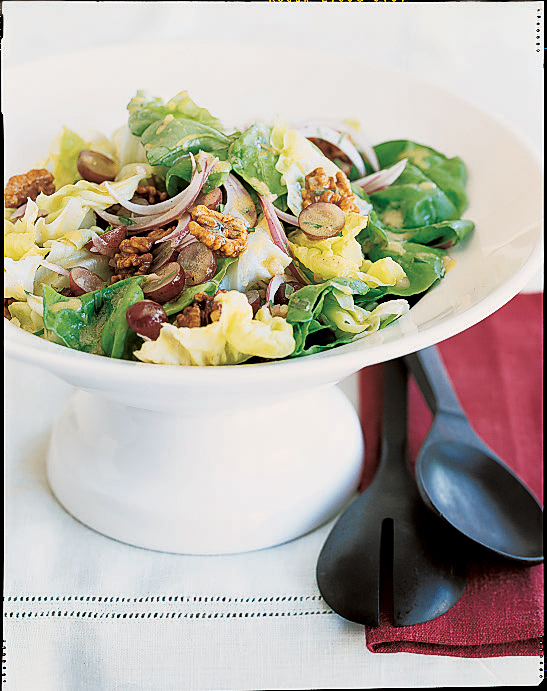 butter-lettuce-salad-with-walnuts-and-grapes