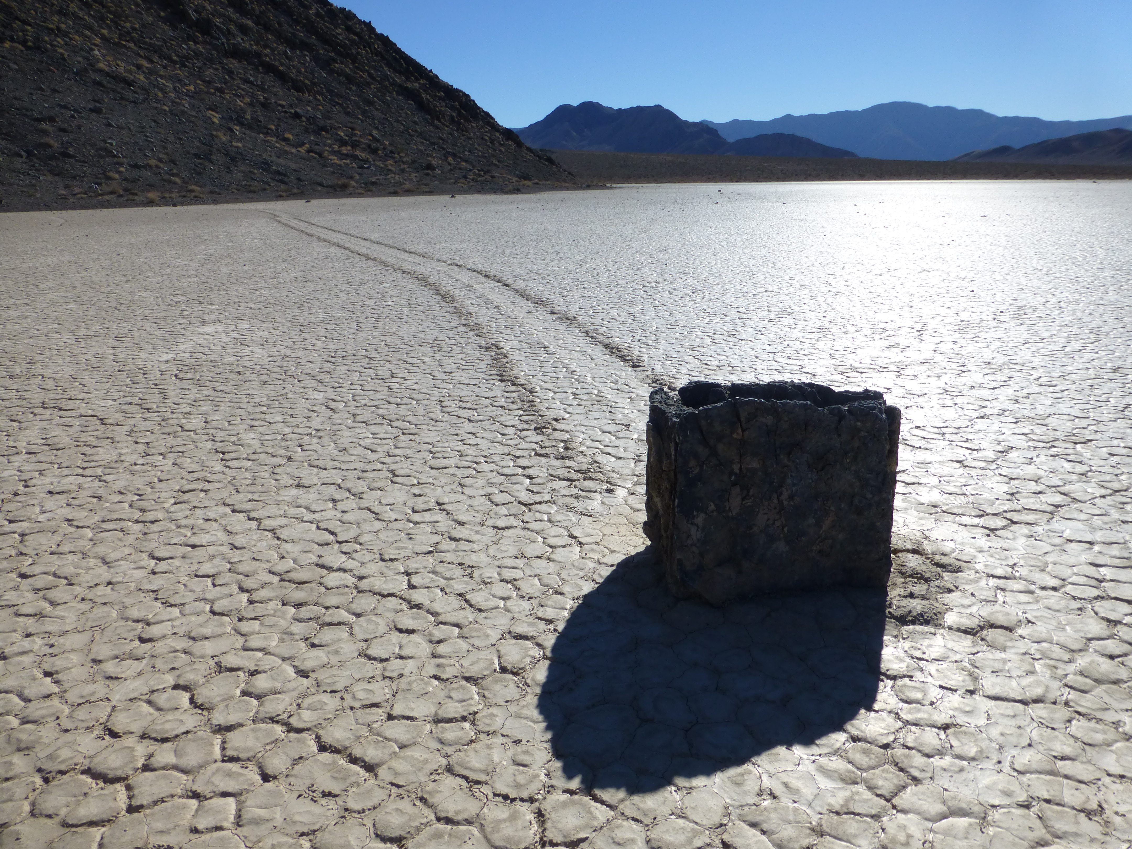 death-valley-sailing-stones
