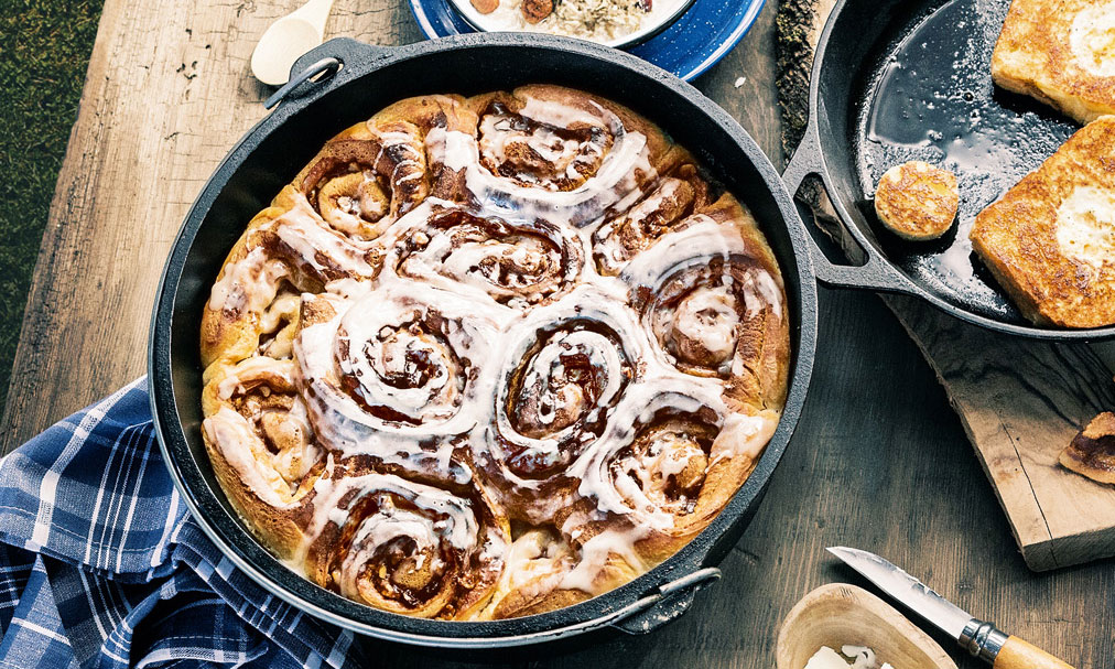 dutch-oven-cinnamon-rolls