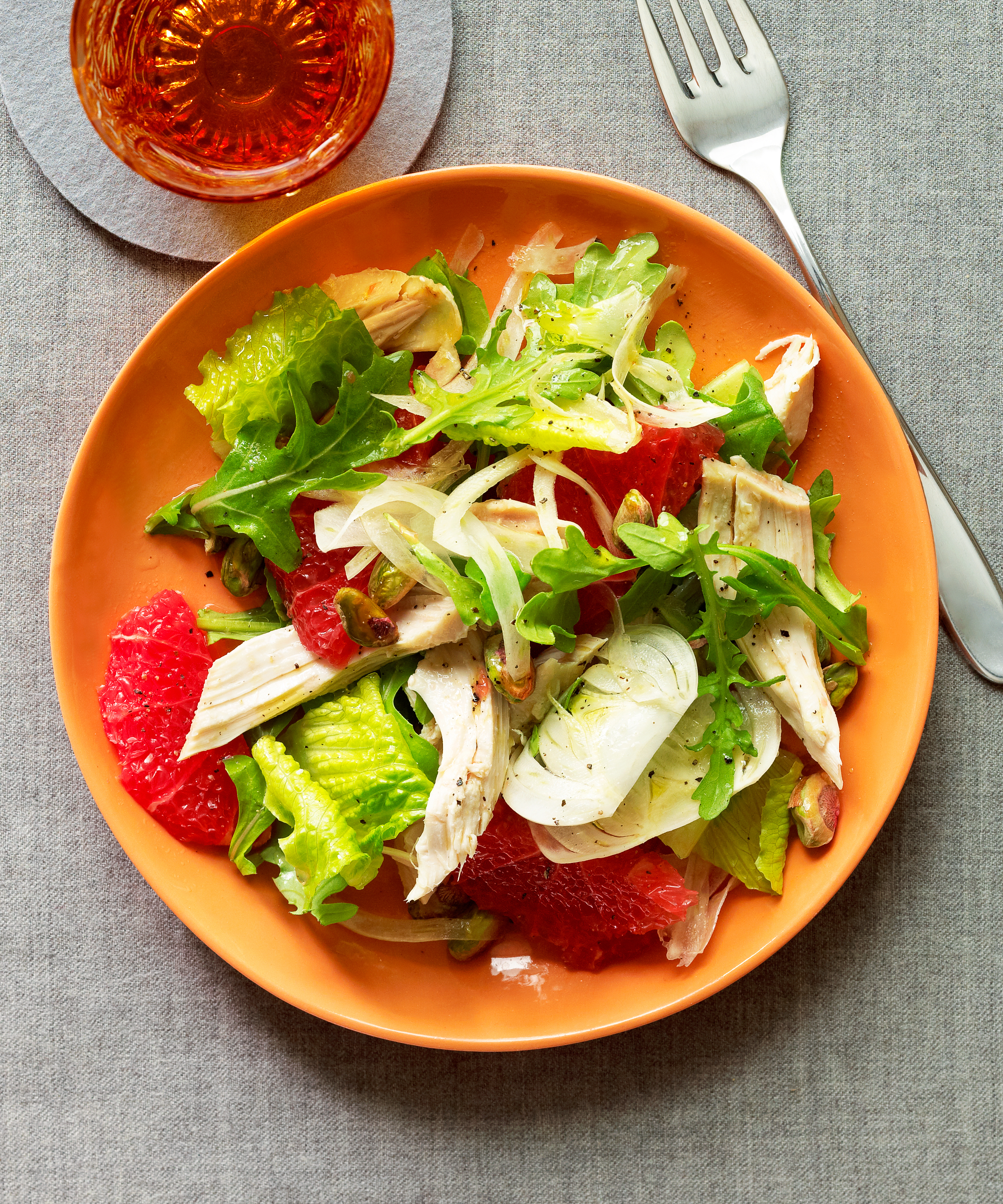 green-salad-with-chicken-and-pink-grapefruit